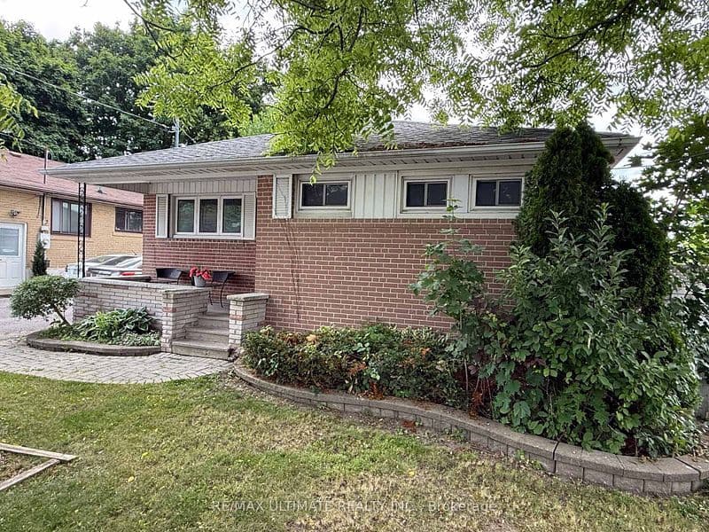 313 Rossland Road W lower, Whitby, ON L1N 3H8