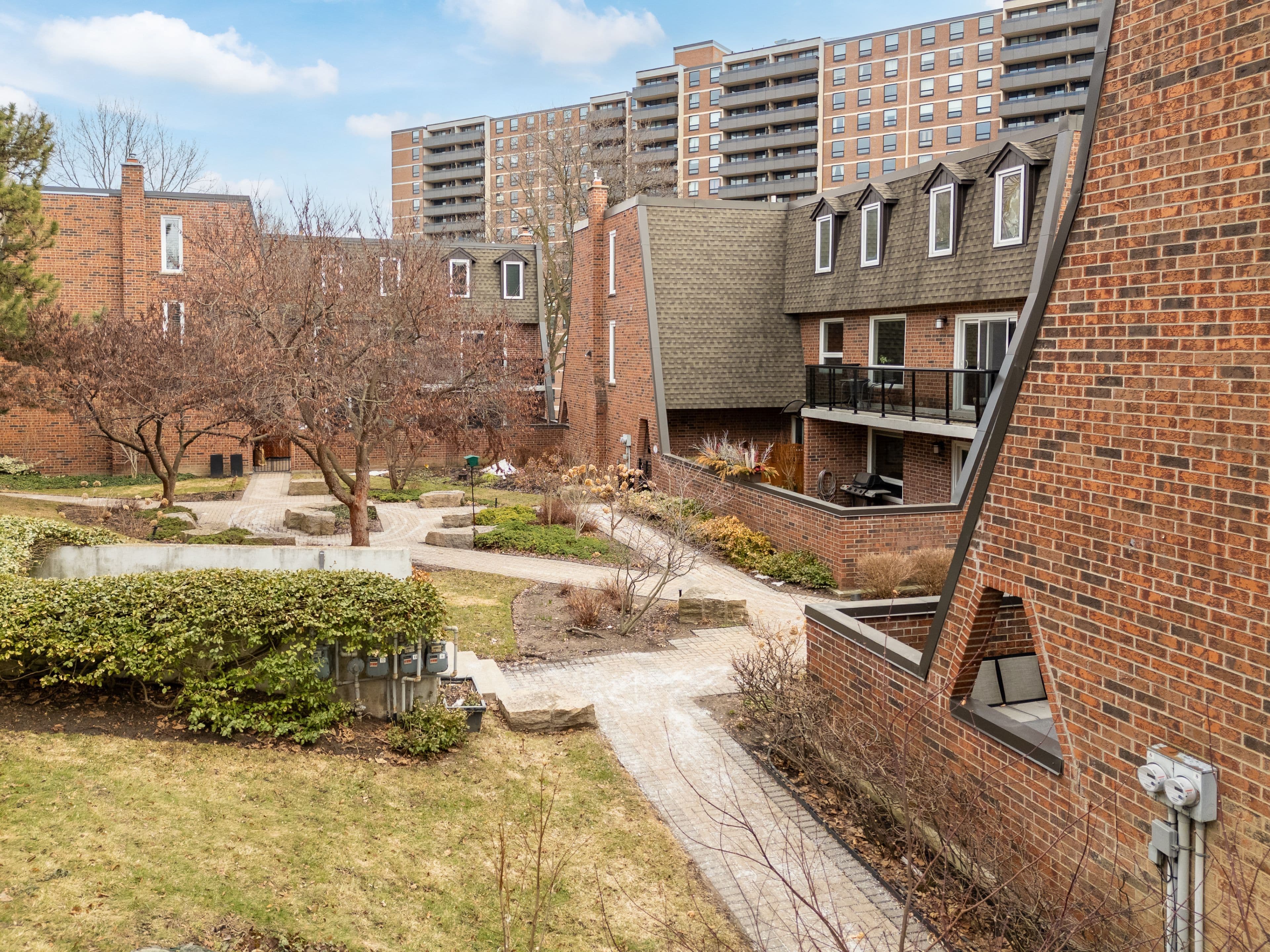 22 La Rose Avenue TH7, Toronto W09, ON M9P 1A5