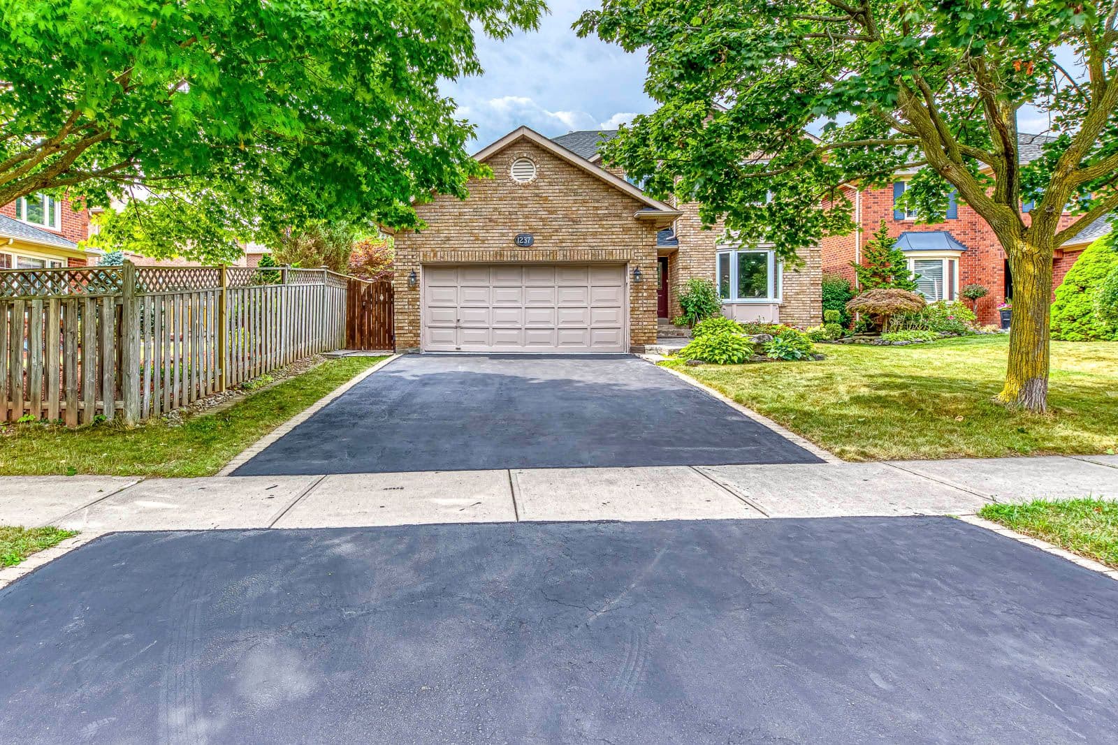 1237 Woodview Drive, Oakville, ON L6M 2M5