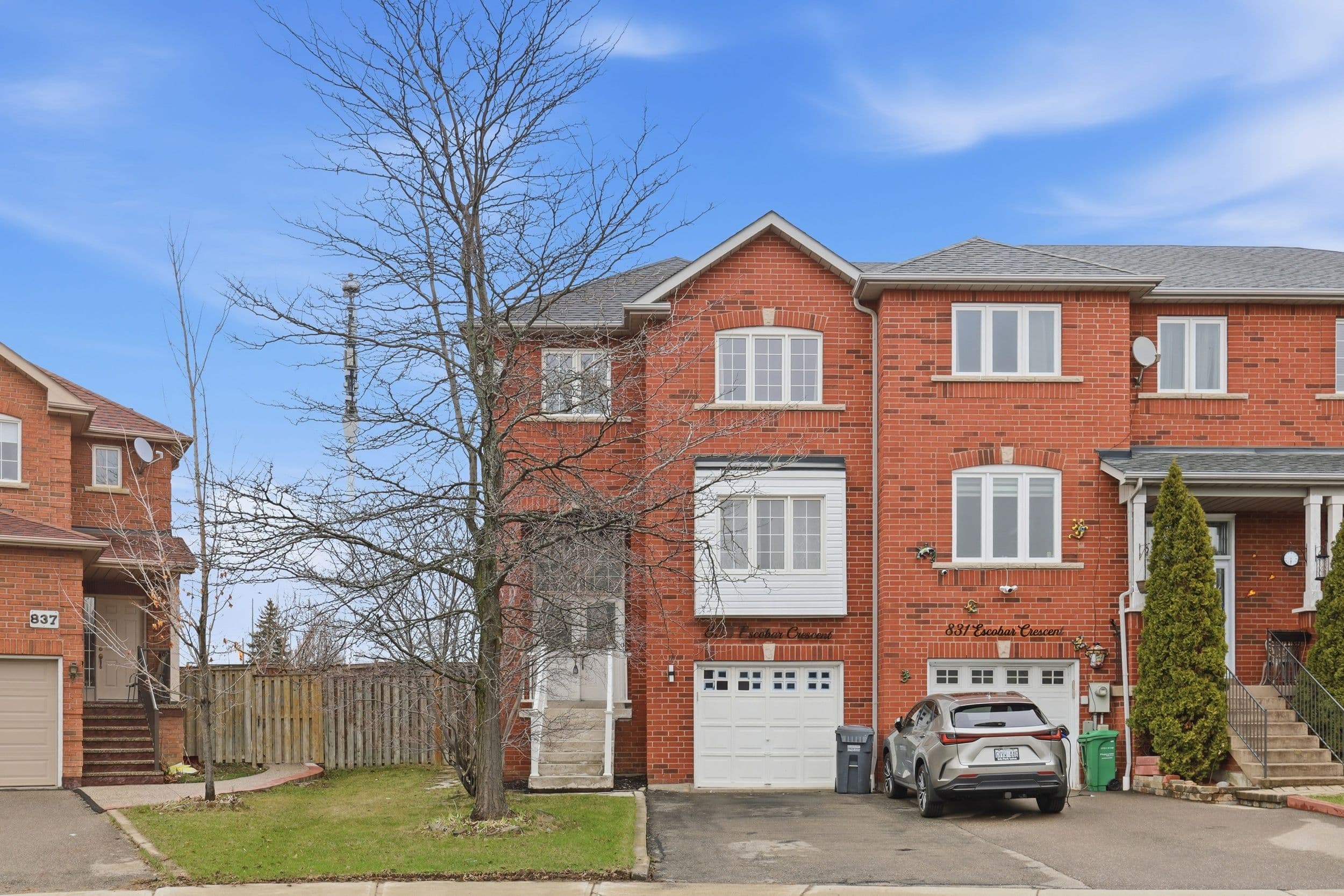 833 Escobar Crescent, Mississauga, ON L5V 2S6