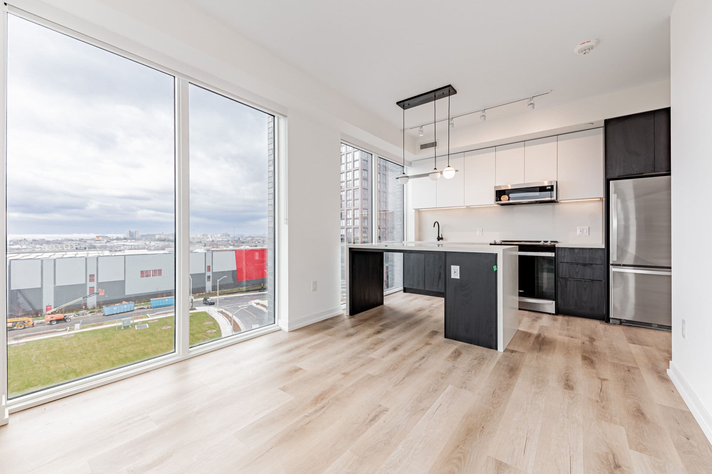 5 York Garden Way 808, Toronto W04, ON M6A 2V1