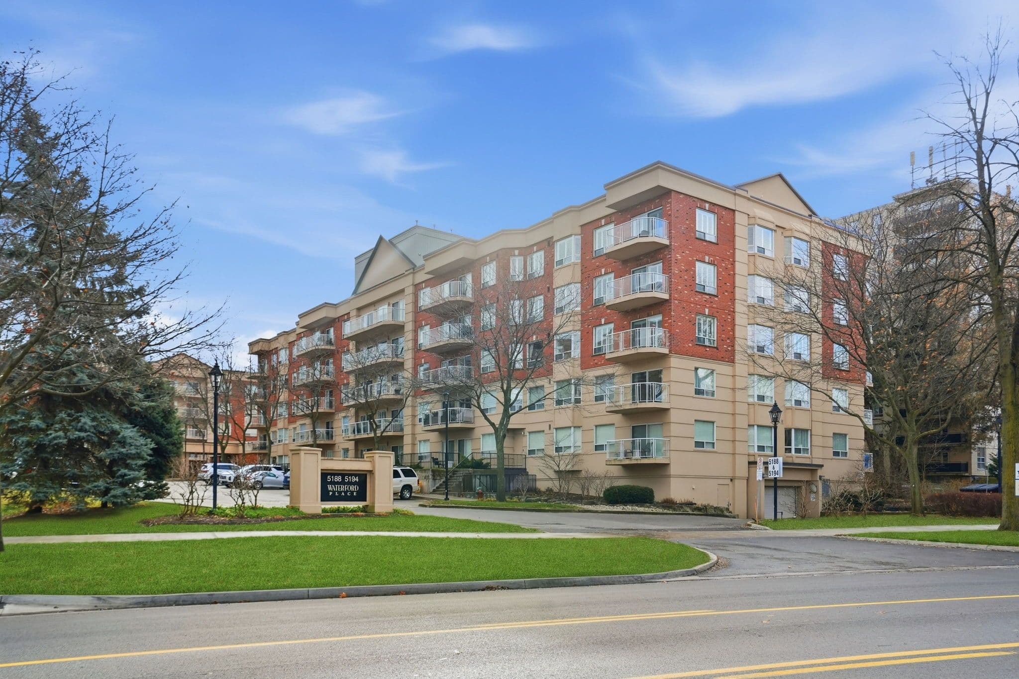 310-5188 Lakeshore Road 310, Burlington, ON L7L 6P4