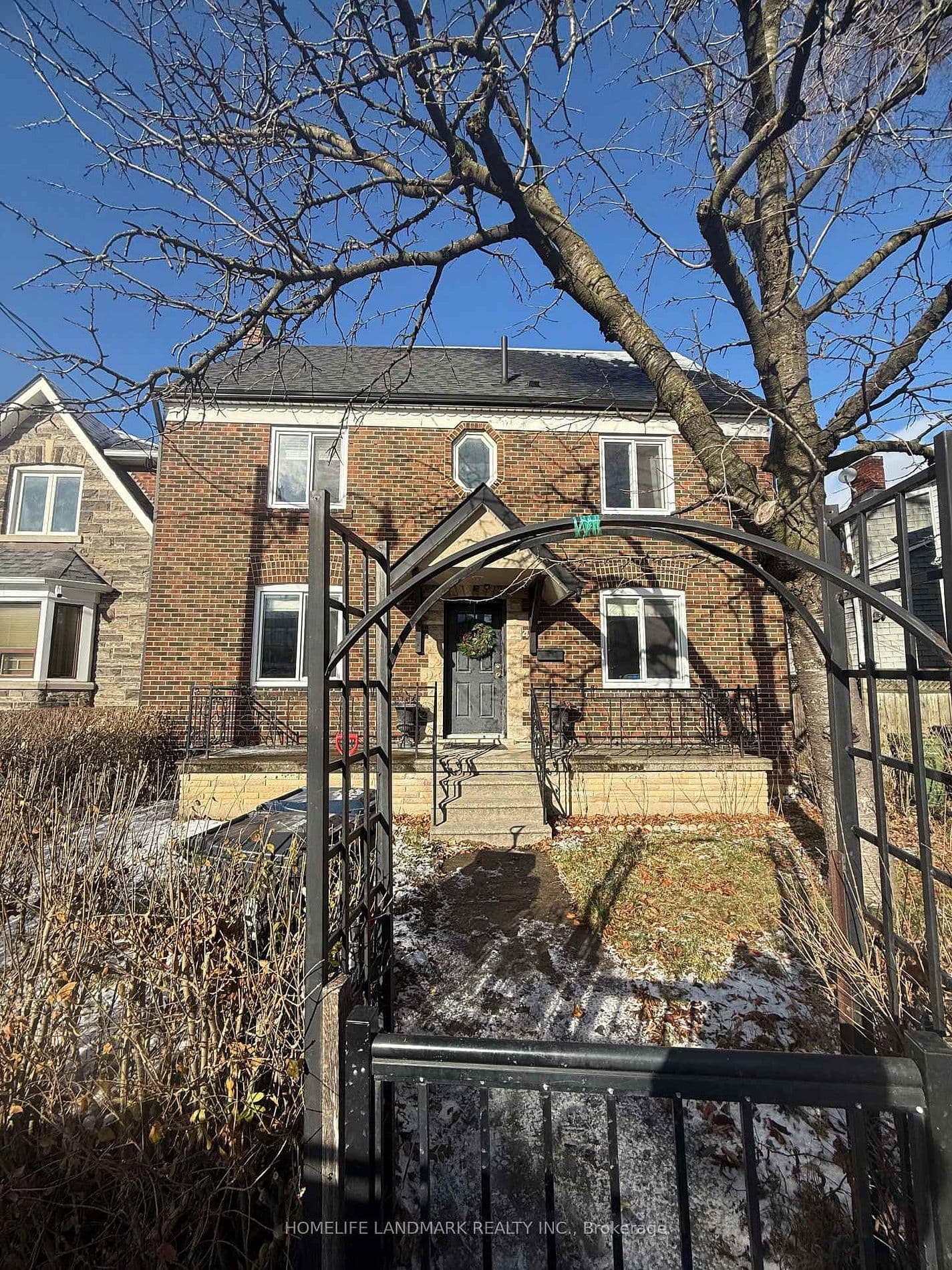 4 Sully Crescent, Toronto C01, ON M6J 2E4