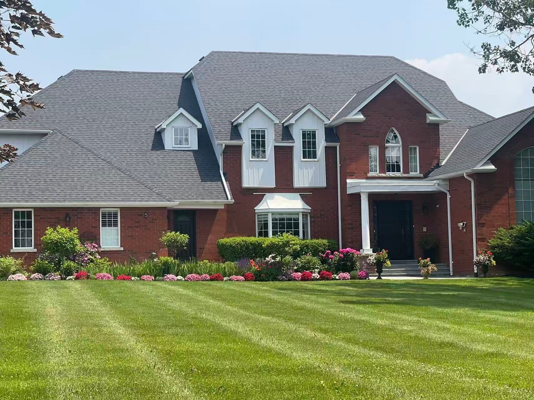 5 Dafoe Court, Aurora, ON L4G 7C8