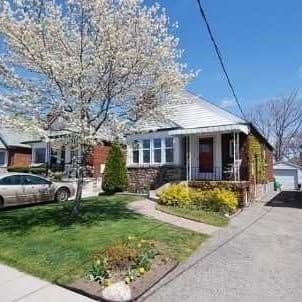 11 Fairside Avenue, Toronto E03, ON M4C 3G8