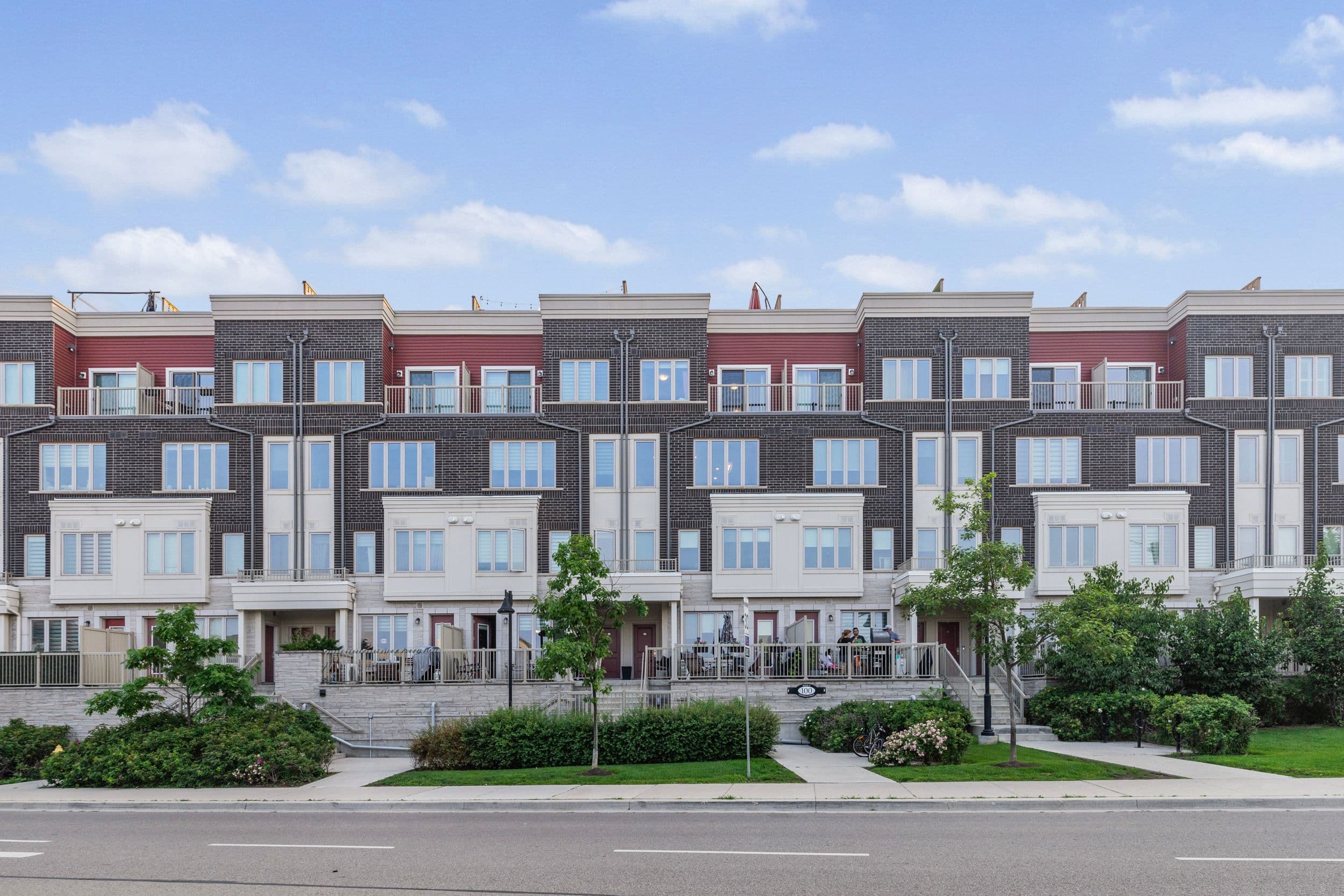 100 Long Branch Avenue 27, Toronto W06, ON M8W 1N6