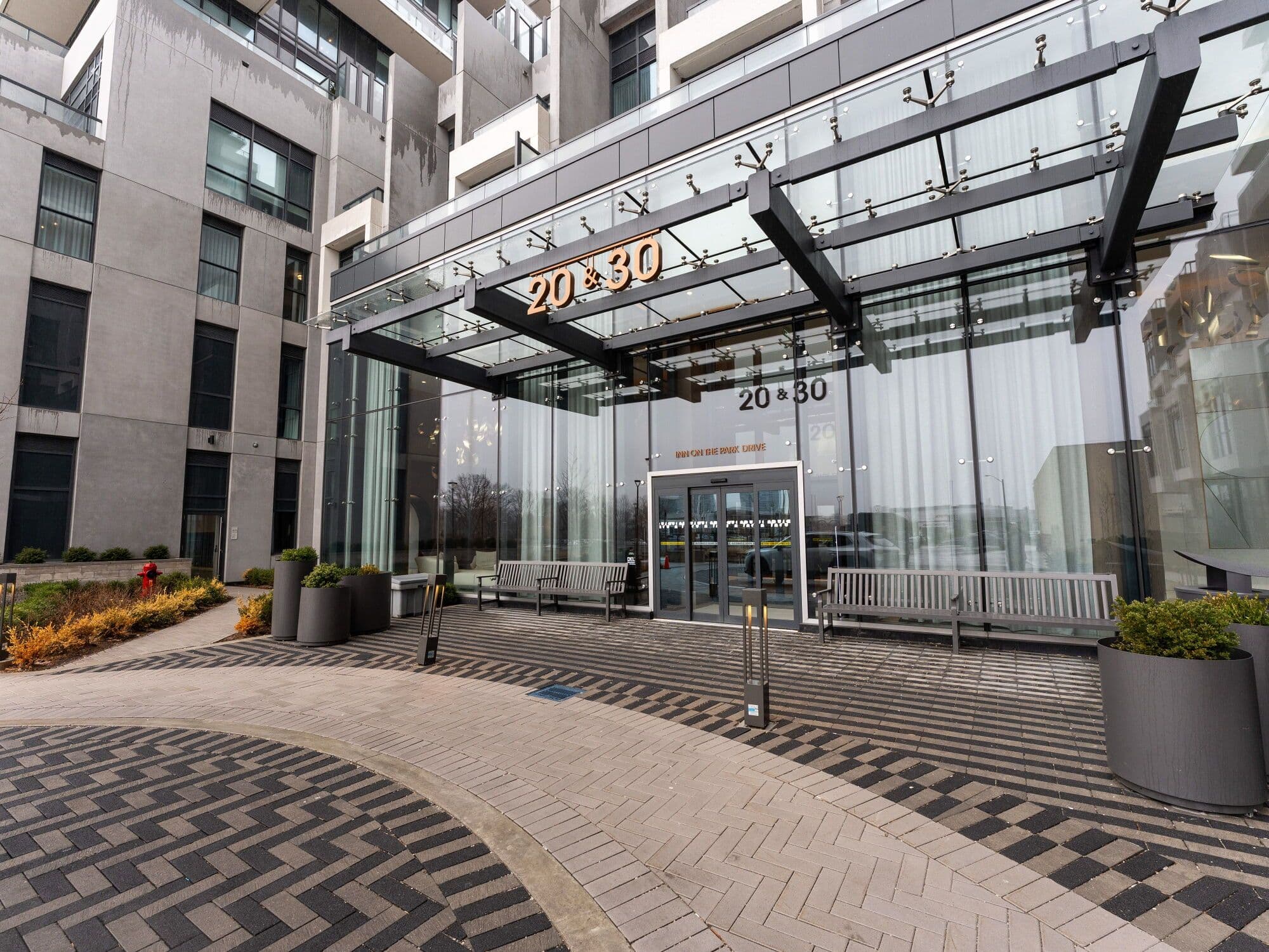 30 Inn On The Park Drive 221, Toronto C13, ON M3C 0P7