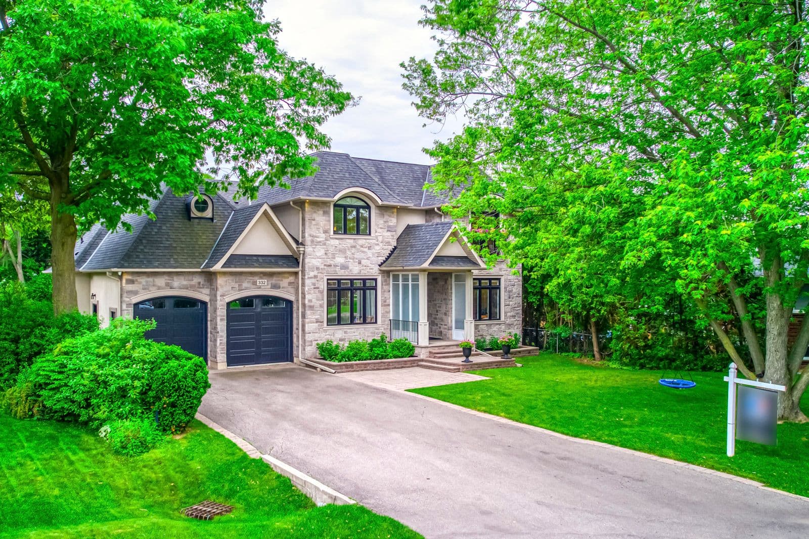 332 Sawyer Road, Oakville, ON L6L 3N7