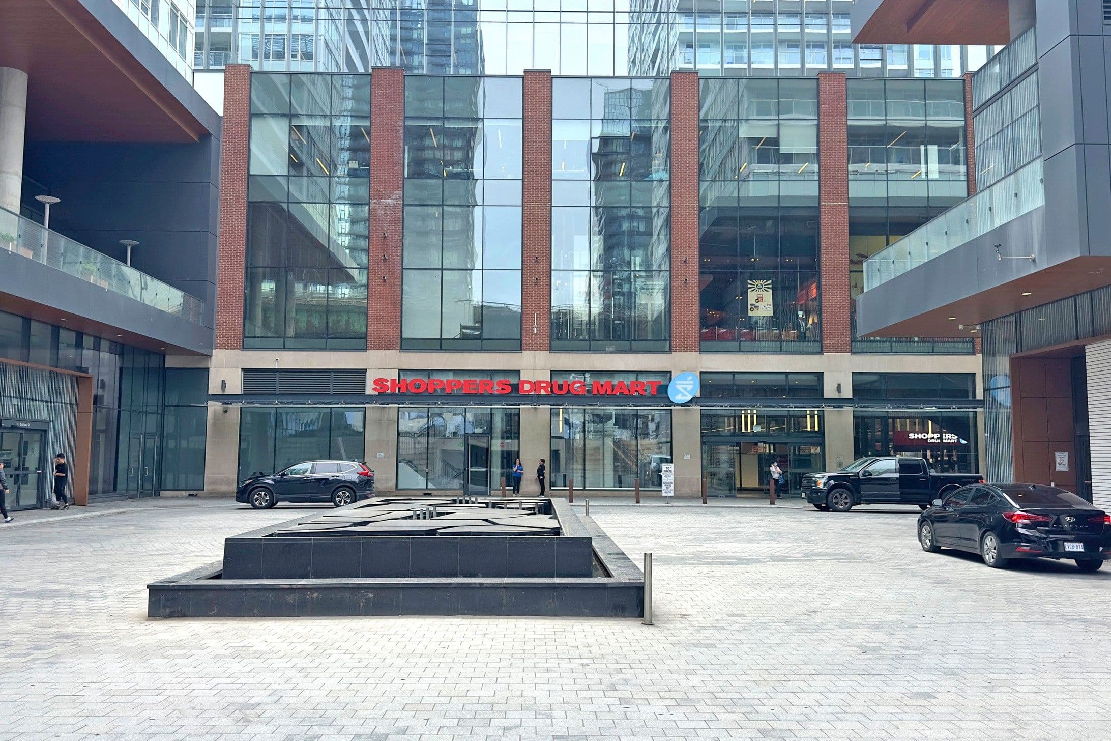 17 Bathurst Street N 1006, Toronto C01, ON M5V 0N1