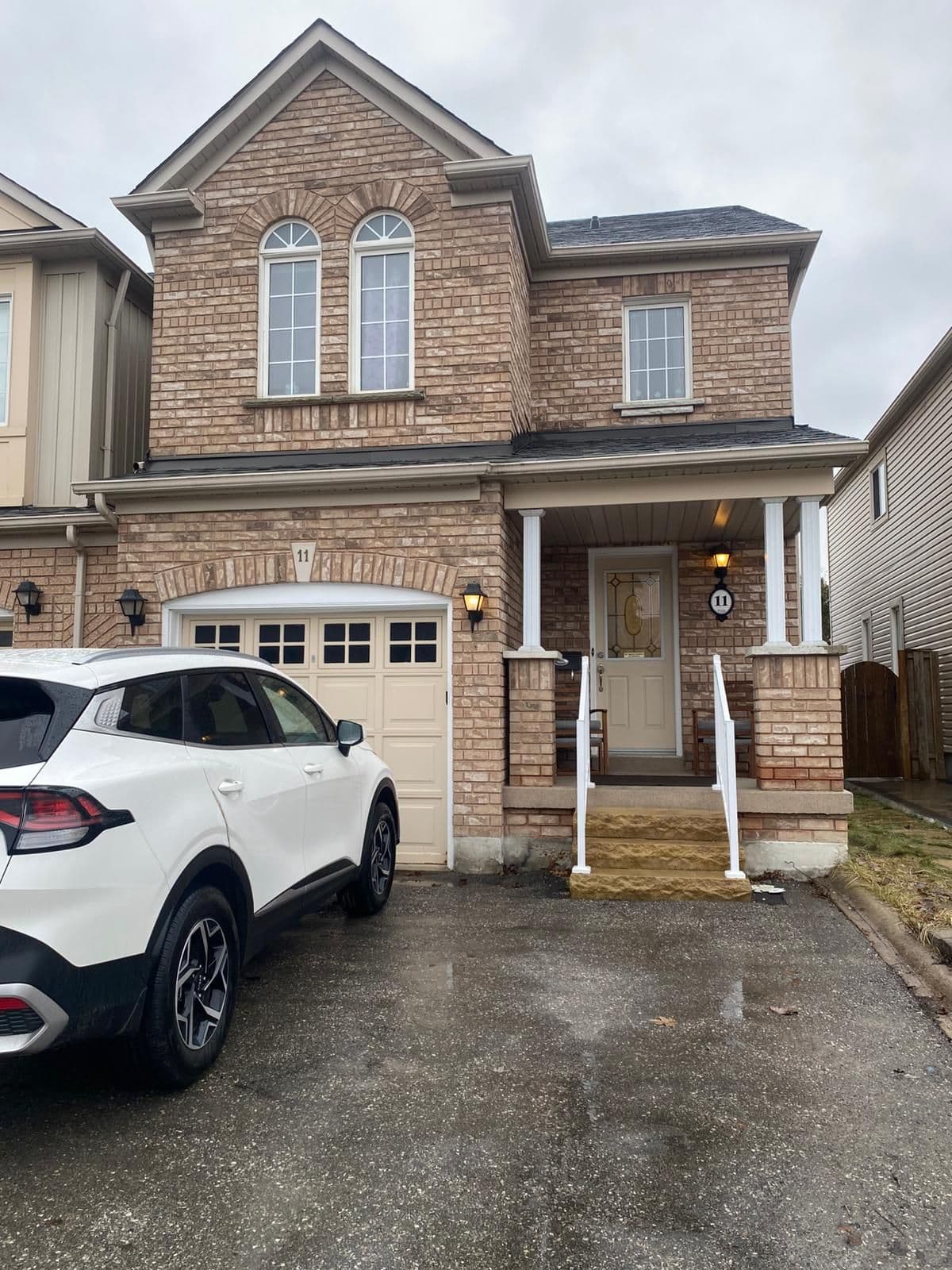 11 Robideau Place, Whitby, ON L1R 3G8