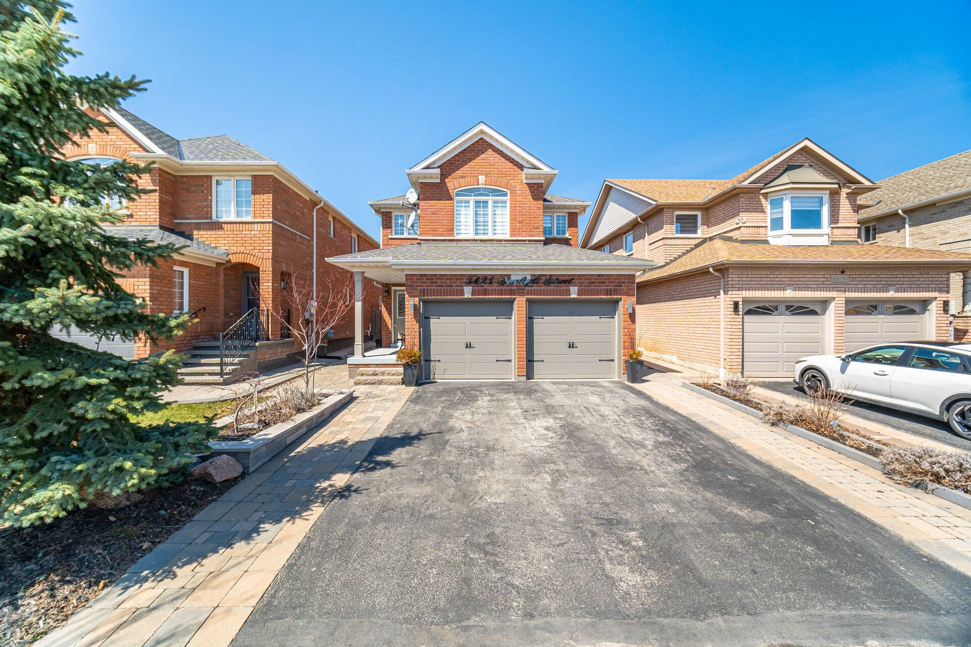 3421 Sunlight Street, Mississauga, ON L5M 7M8