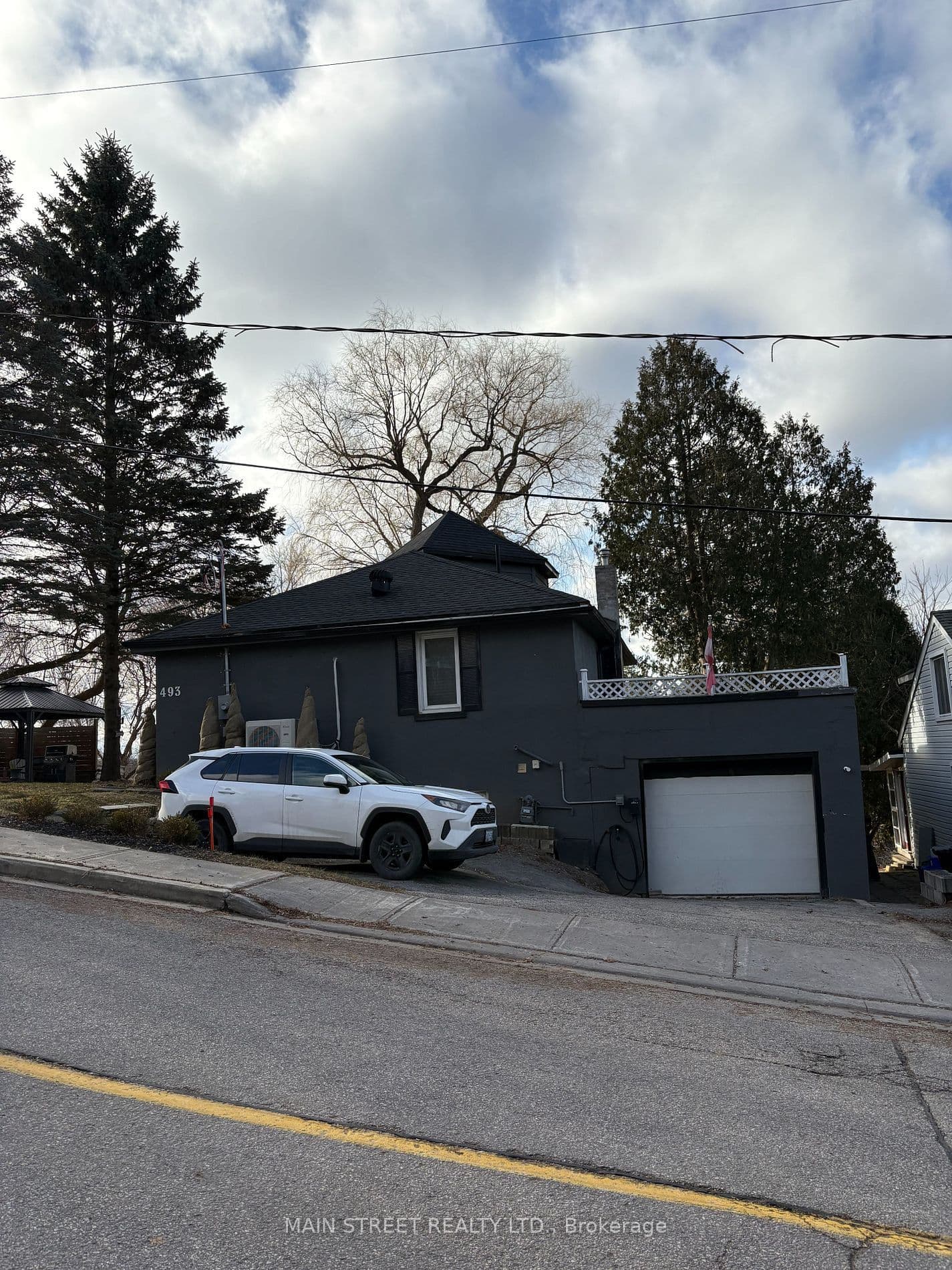 493 College Street, Newmarket, ON L3Y 1C5