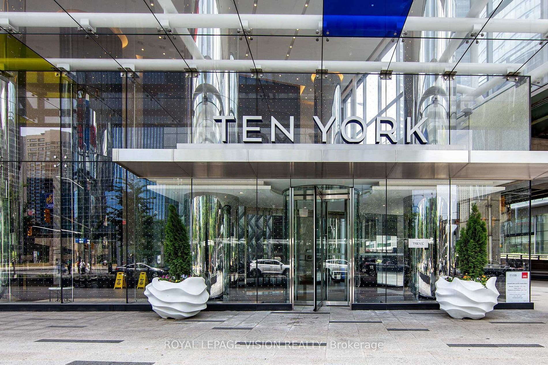 10 York Street 5813, Toronto C01, ON M5J 0E1