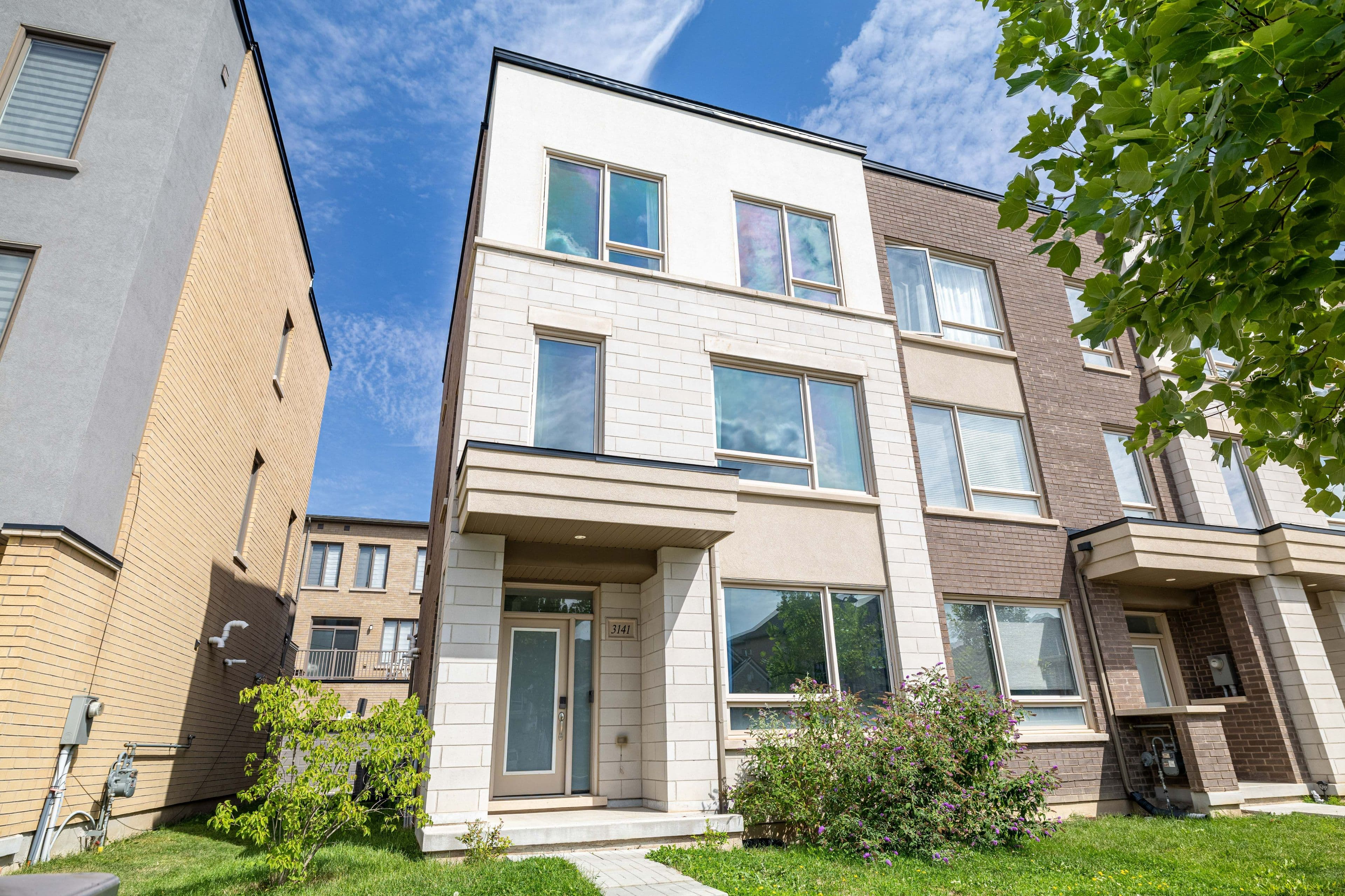 3141 Ernest Appelbe Boulevard, Oakville, ON L6H 0N8