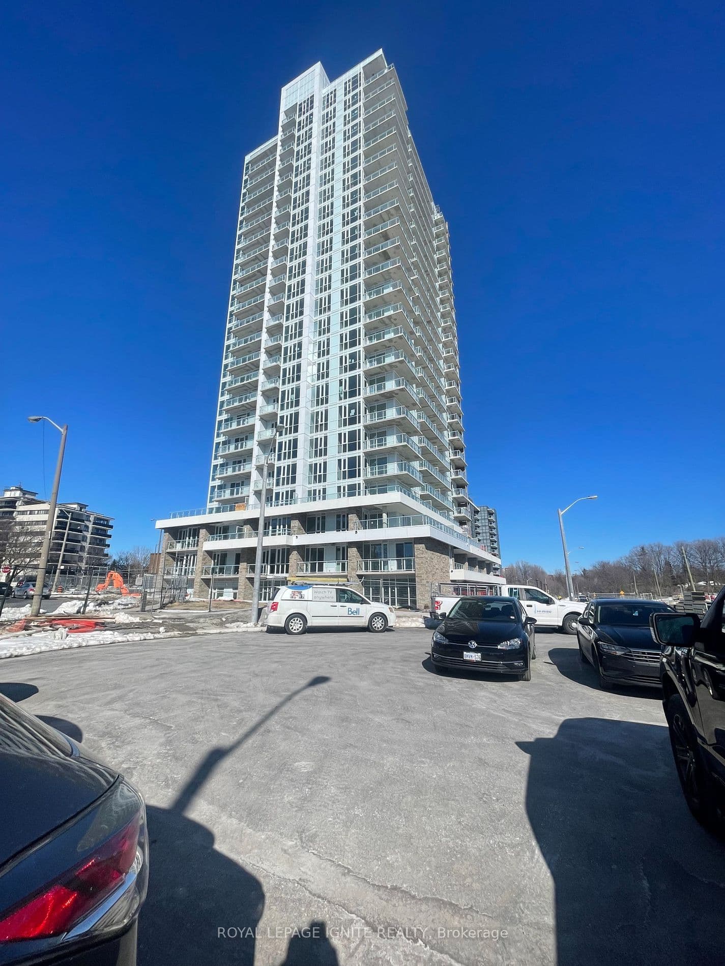 10 Deerlick Crescent 913, Toronto C13, ON M3A 0A7