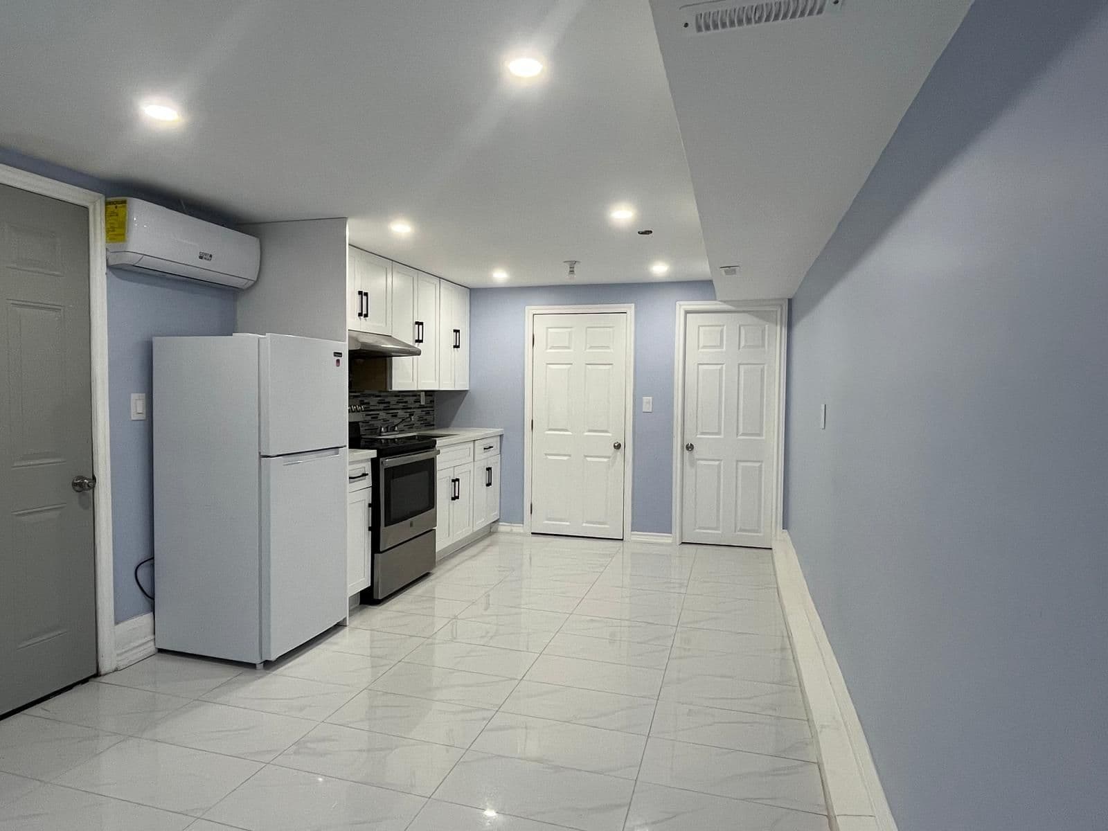 818 Garth Street Studio, Hamilton, ON L9C 4K5