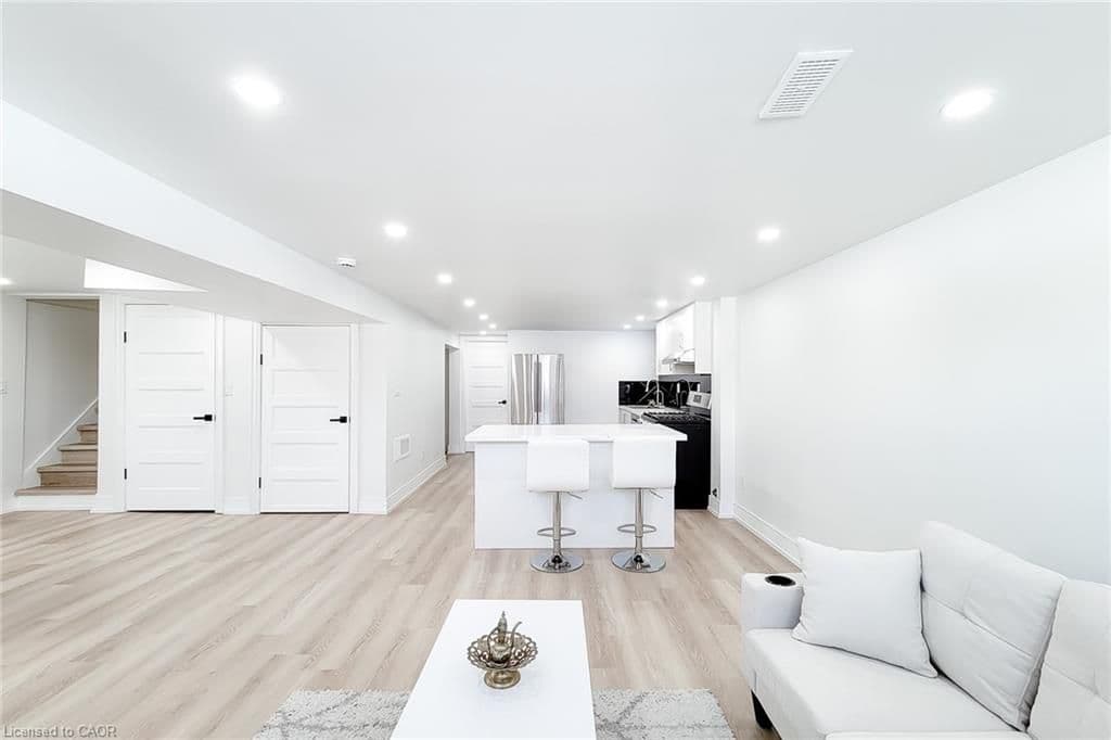 237 Fernwood Crescent 2, Hamilton, ON L8T 3L7