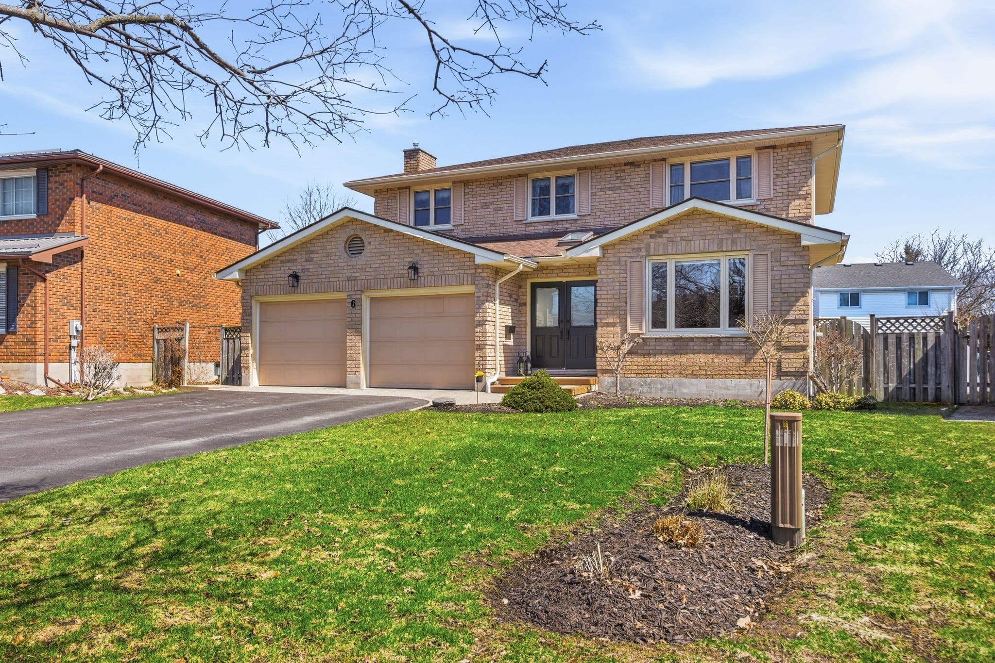 6 Thompson Court, Belleville, ON K8P 5C3