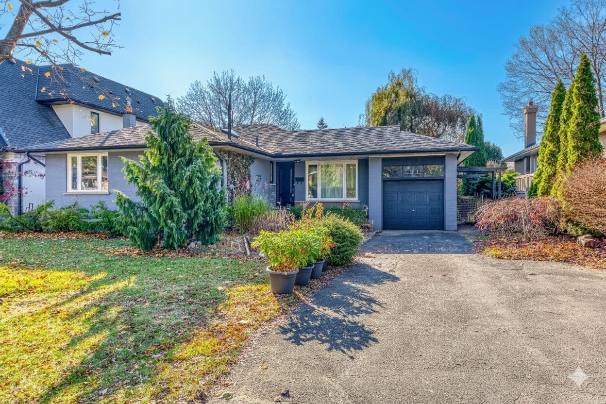 Upper 426 Lees Lane Upper, Oakville, ON L6L 4S7