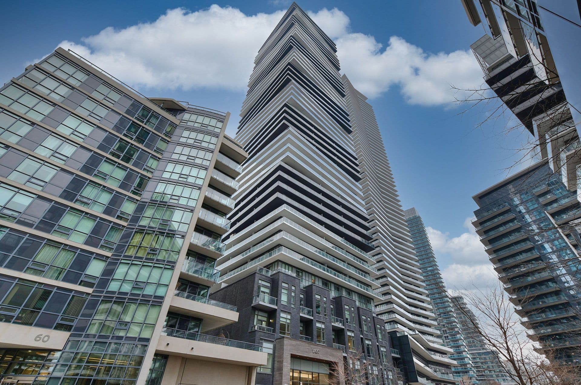 56 Annie Craig Drive 4007, Toronto W06, ON M8V 0C5