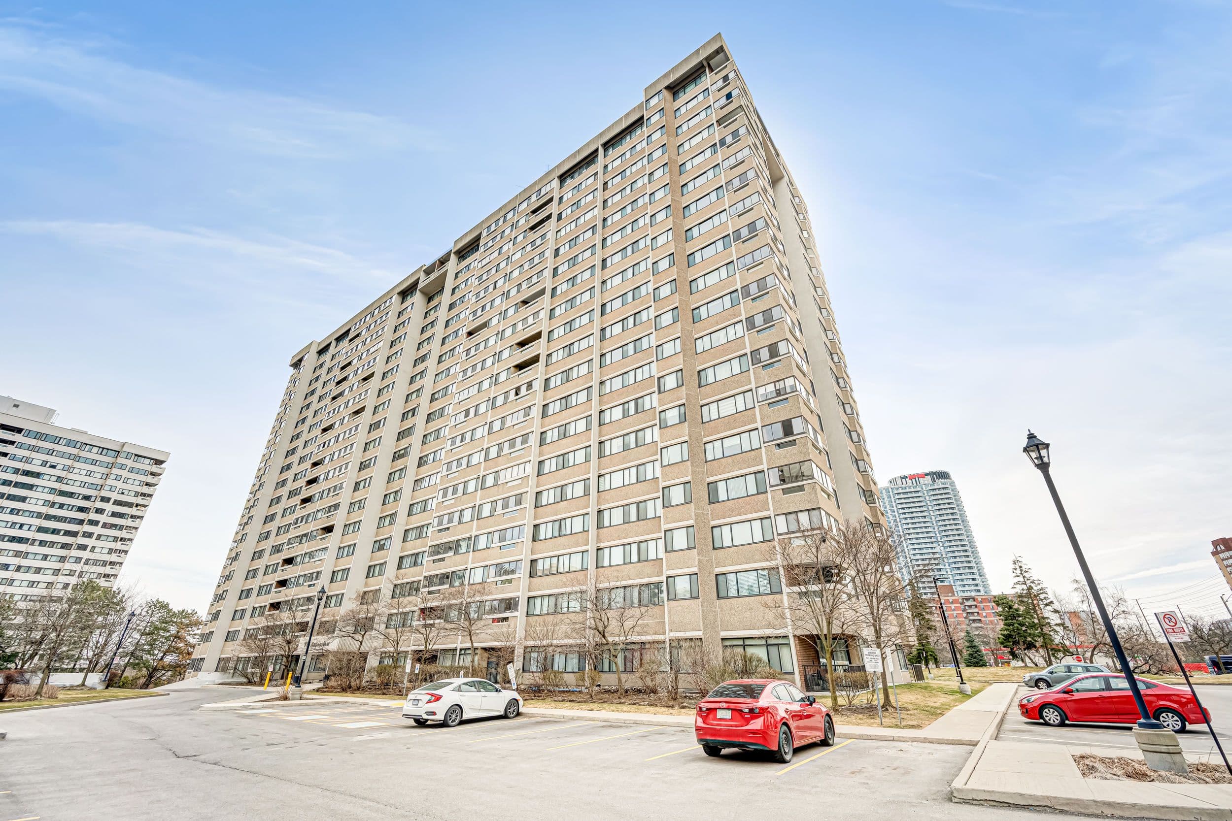 50 Elm Drive E 1901, Mississauga, ON L5A 3X2