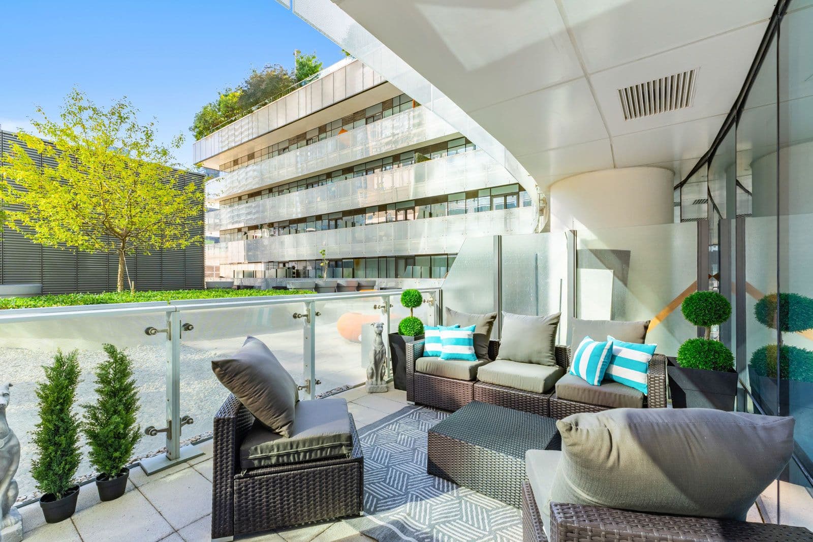 1 Bloor Street E 303, Toronto C08, ON M4W 0A8