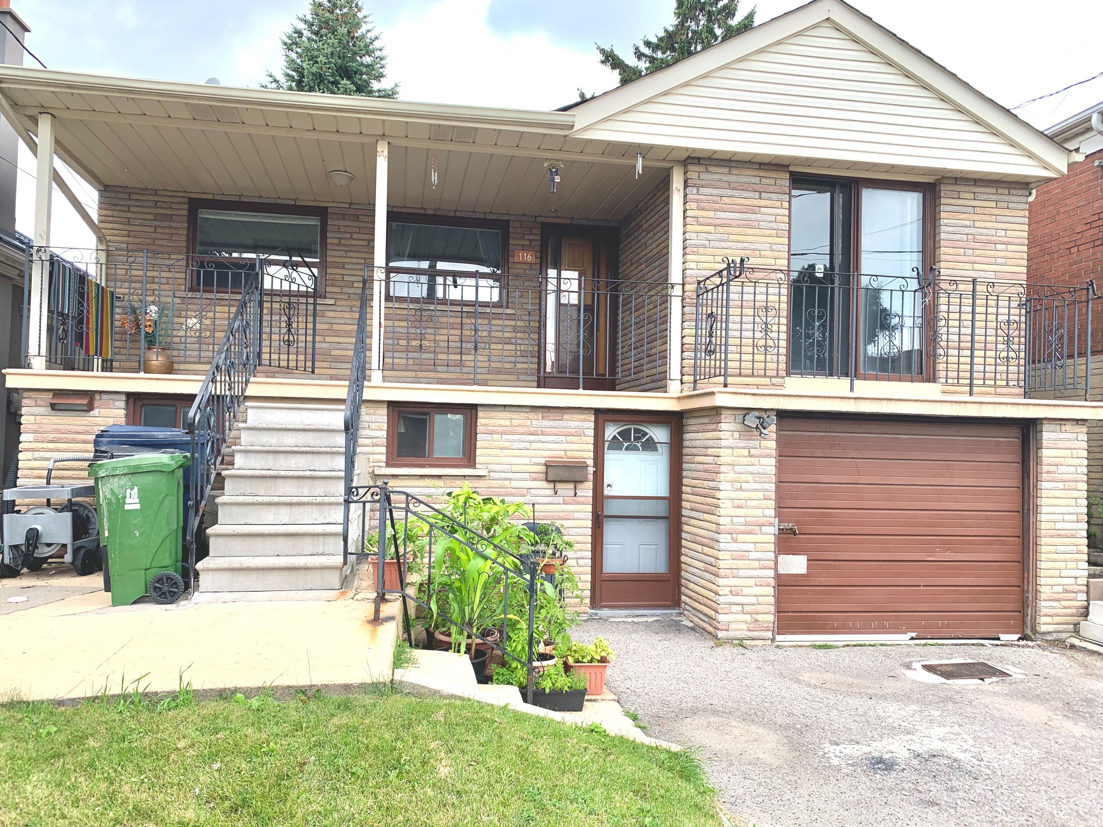 116 Lonborough Avenue Lower, Toronto W04, ON M6M 1Y1
