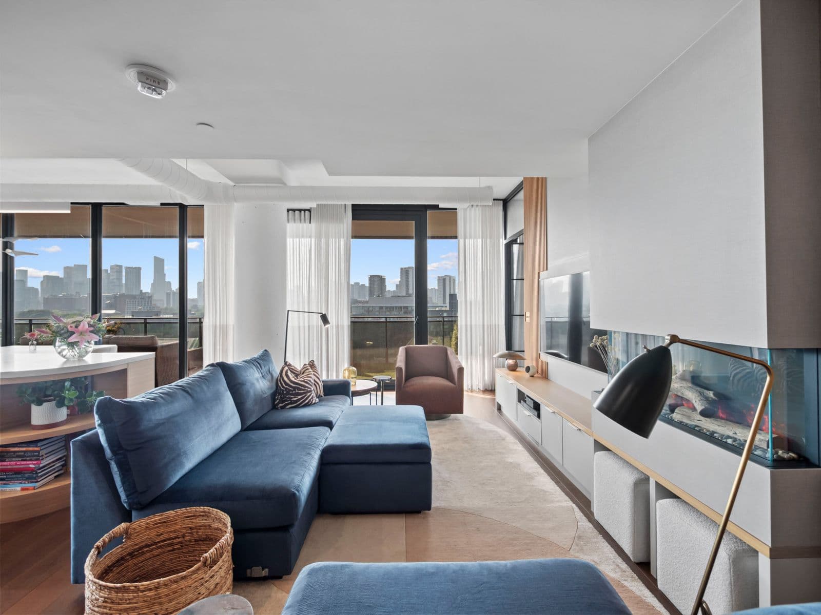 21 Lawren Harris Square 904, Toronto C08, ON M5A 0T4