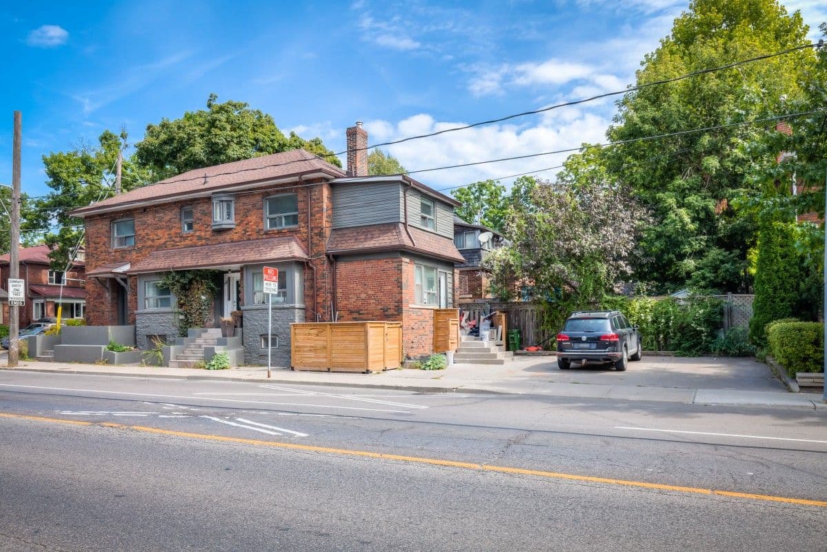 135 Jane Street 1, Toronto W02, ON M6S 3Y7