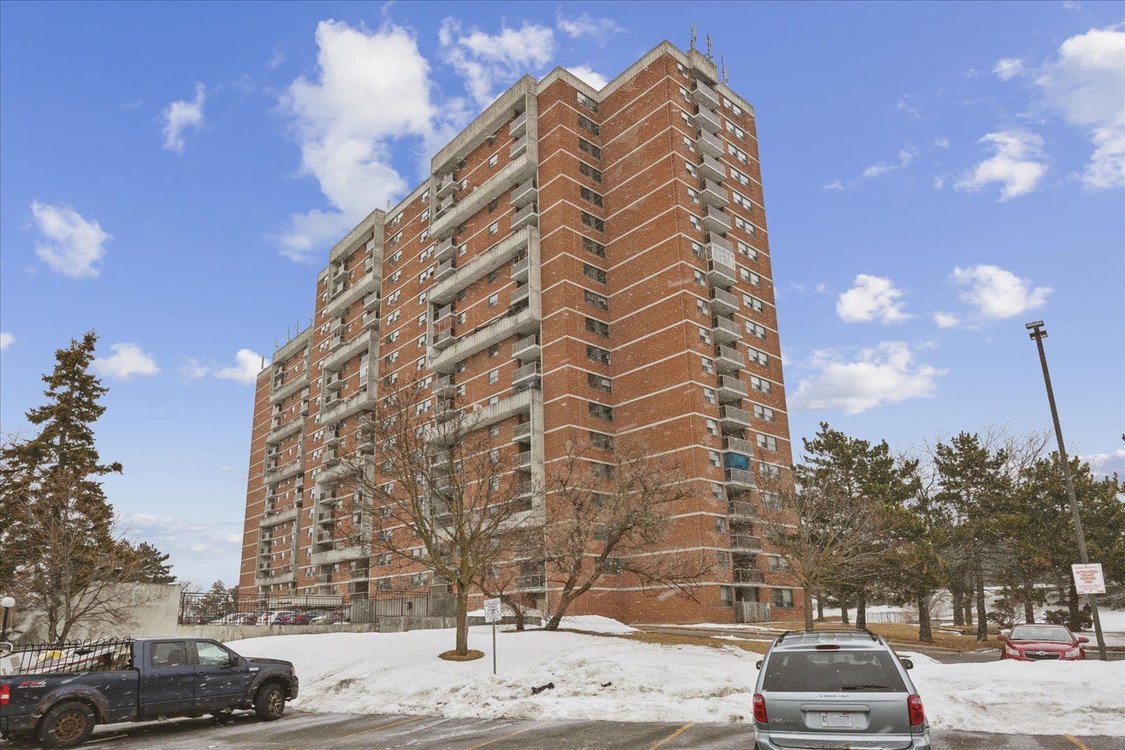 100 Wingarden Court 1504, Toronto E11, ON M1B 2P4
