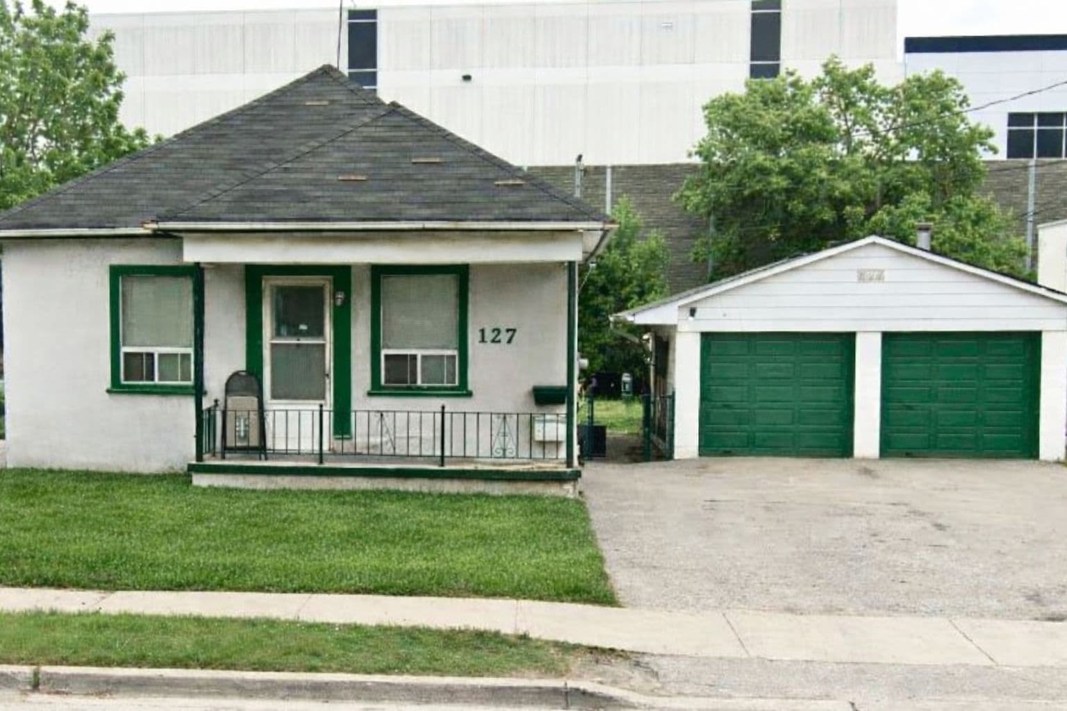 127 Thirtieth Street, Toronto W06, ON M8W 3C3