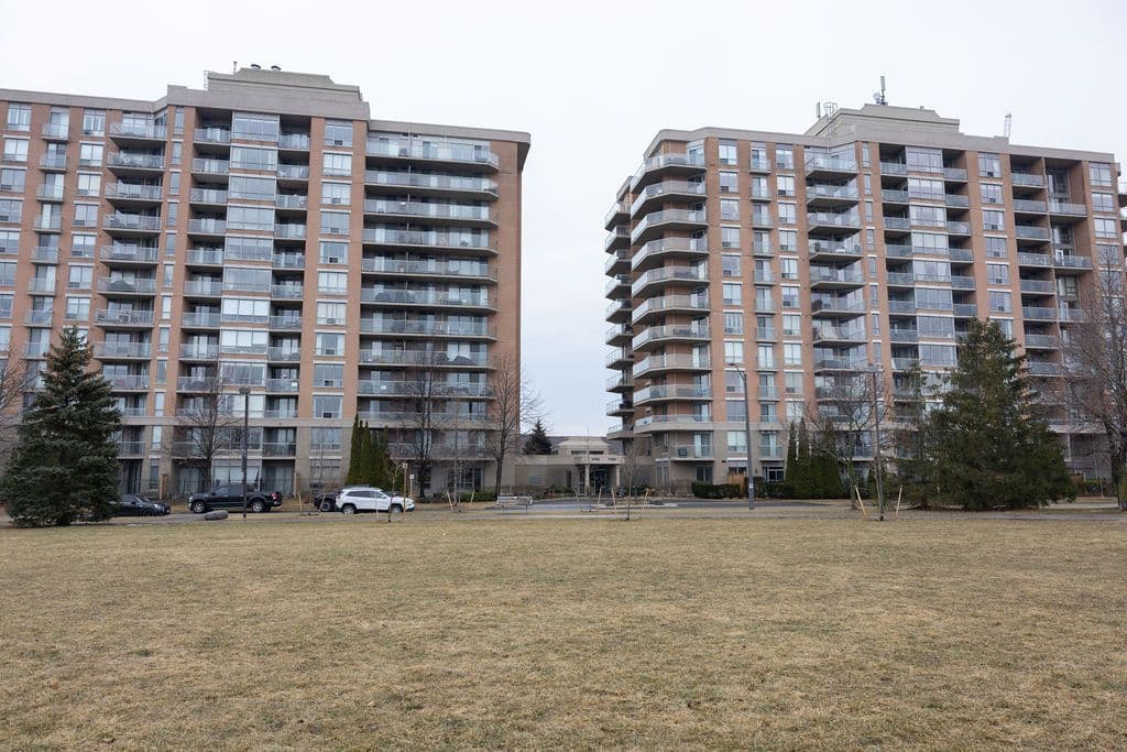 1150 Parkwest Place 104, Mississauga, ON L5E 3K4