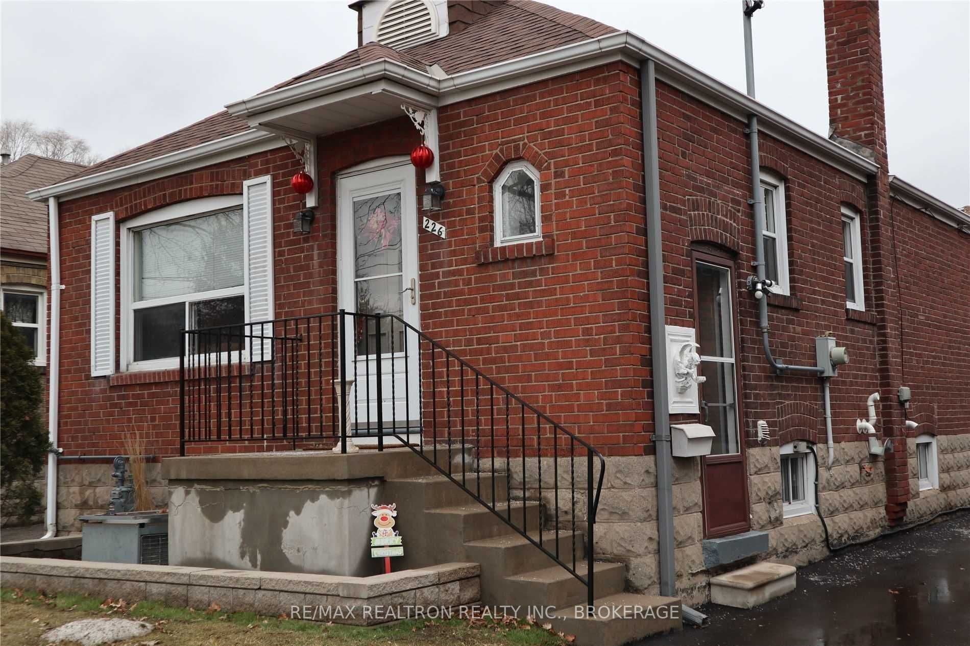 226 Church Street, Toronto W04, ON M5B 1Z2