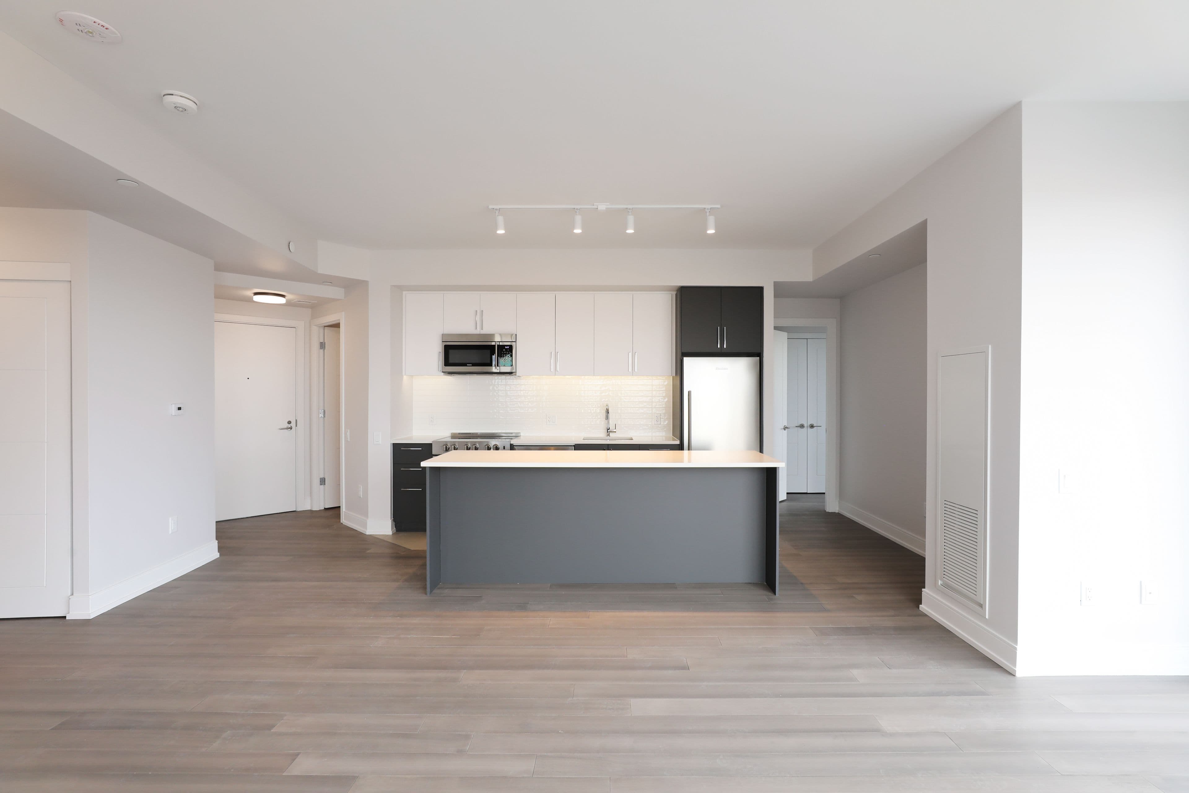 2525 Bathurst Street 407, Toronto C04, ON M6B 2Y9