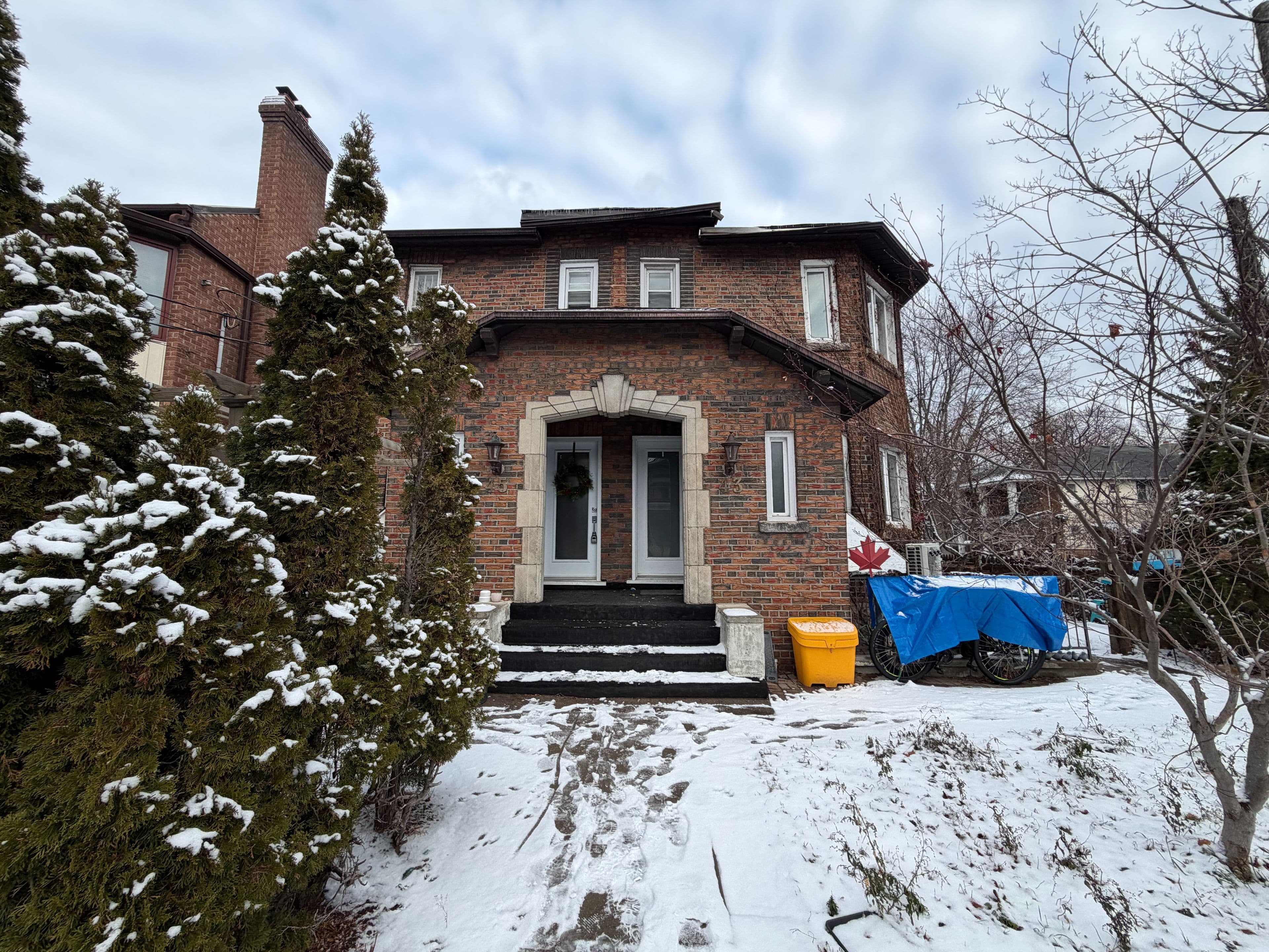 43 Glen Manor Drive Upper, Toronto E02, ON M4E 2X5