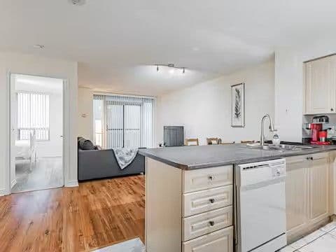 30 Grand Trunk Crescent 3703, Toronto C01, ON M5J 3A4