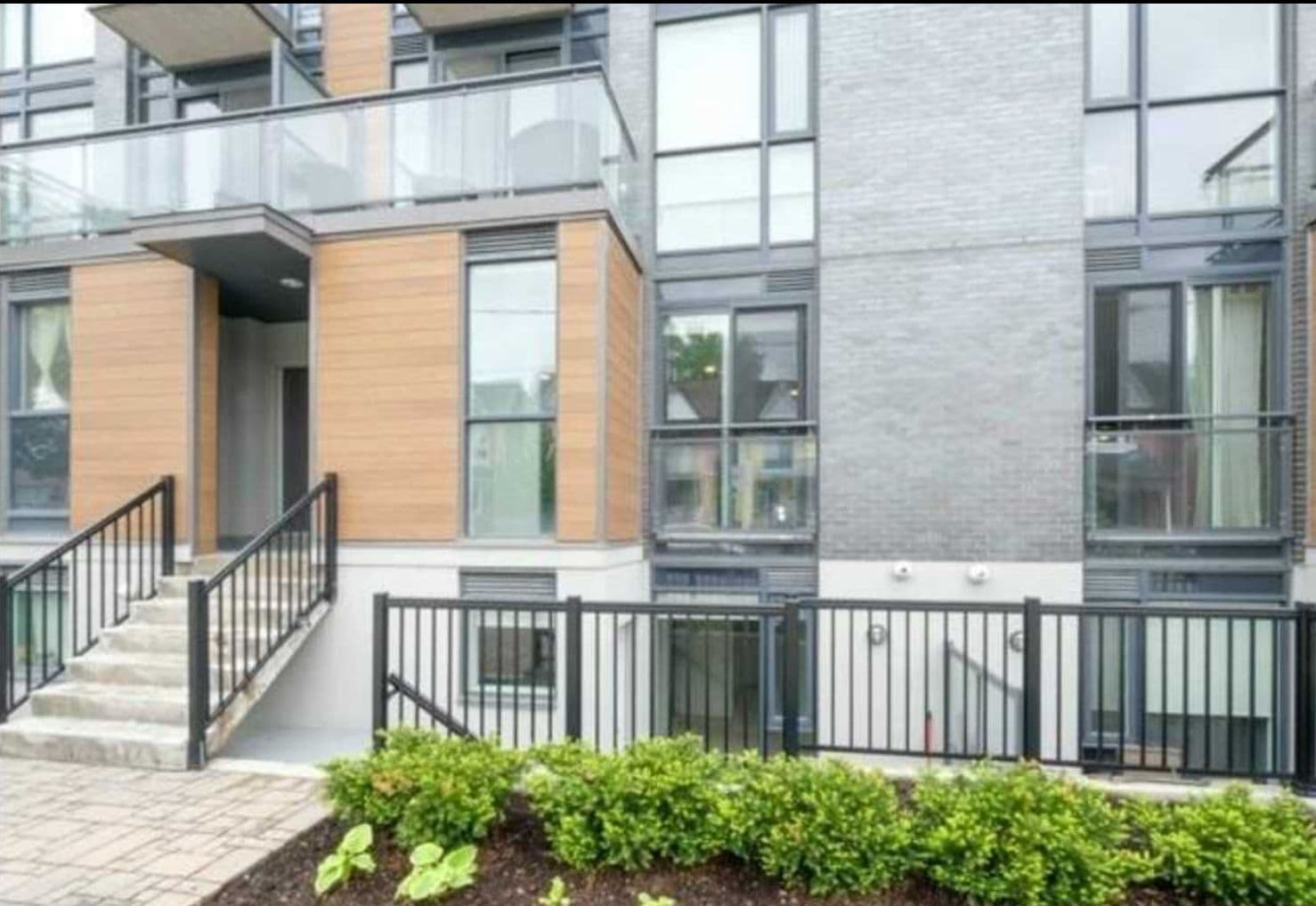 47 Macaulay Avenue 202, Toronto W02, ON M6P 3P2