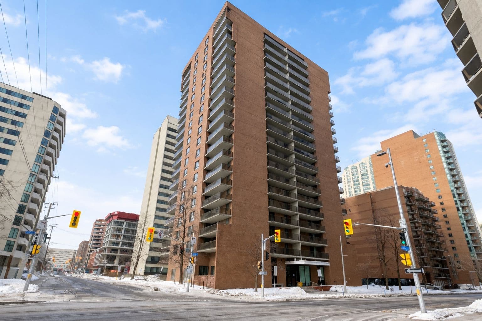 475 Laurier Avenue W 705, Ottawa Centre, ON K1R 7X1