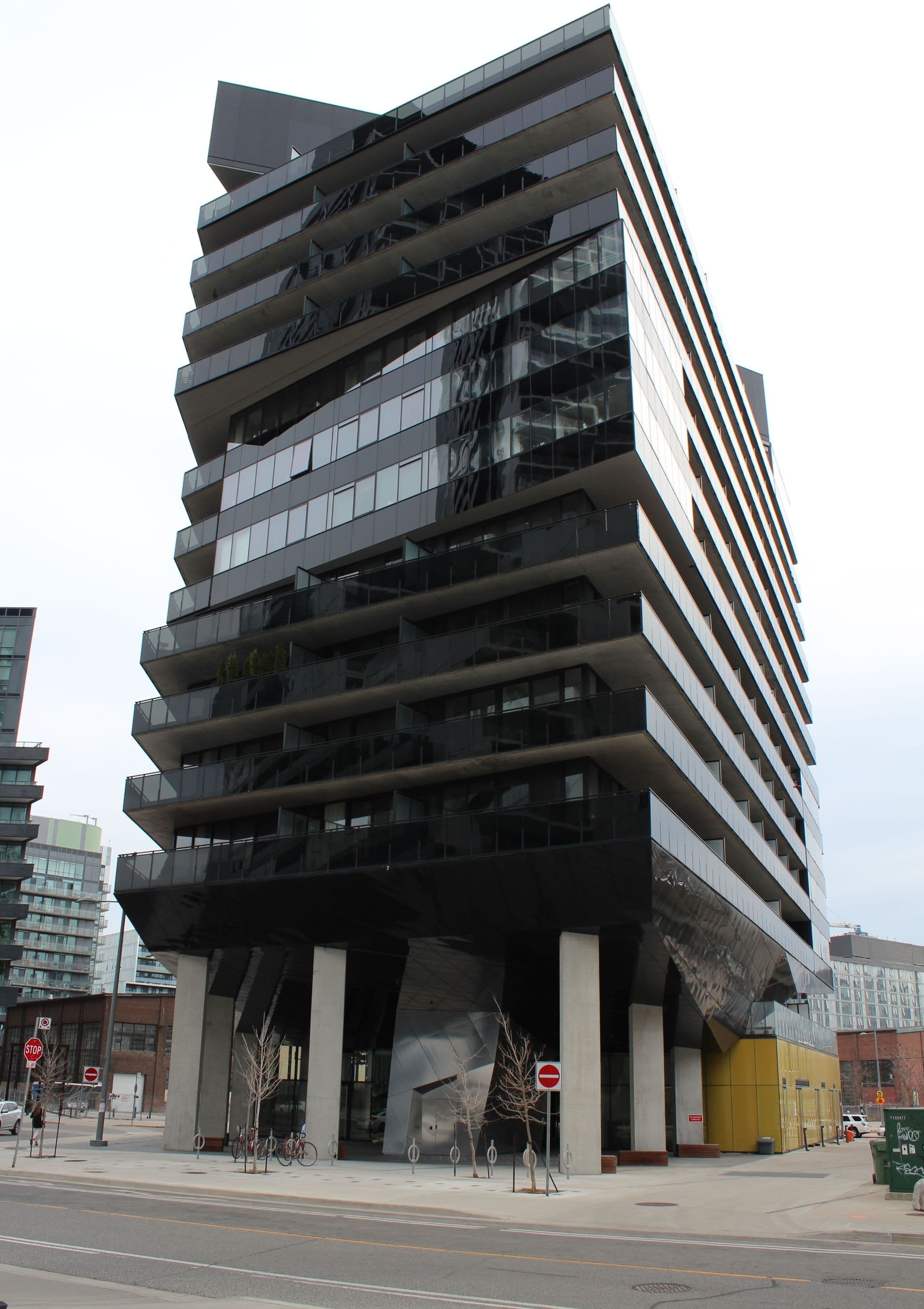 21 Lawren Harris Square 910, Toronto C08, ON M5A 0T4