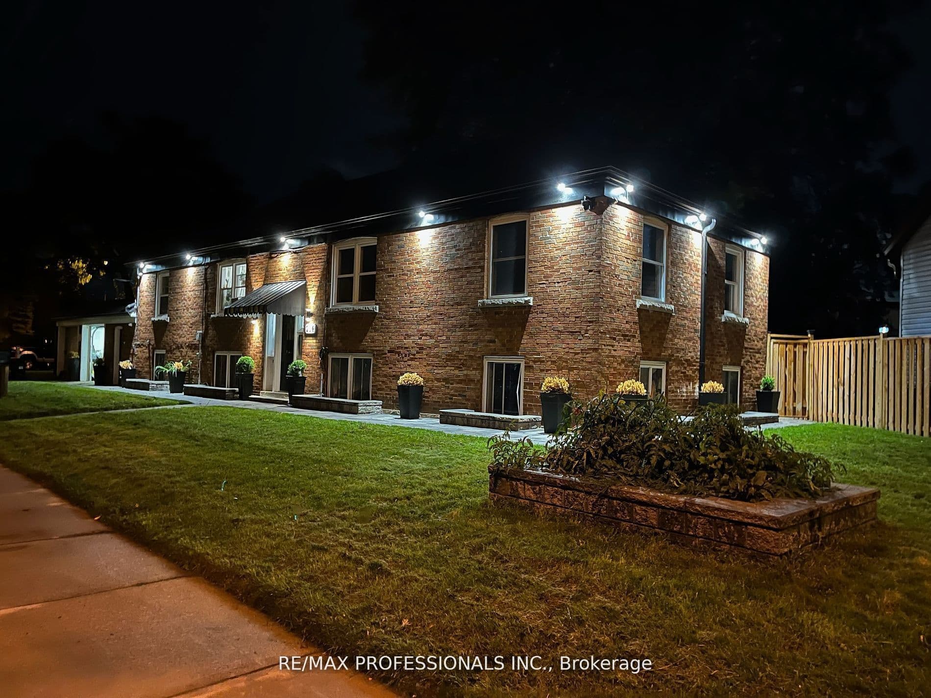 284 Gledhill Avenue 4, Toronto E03, ON M4C 4L1