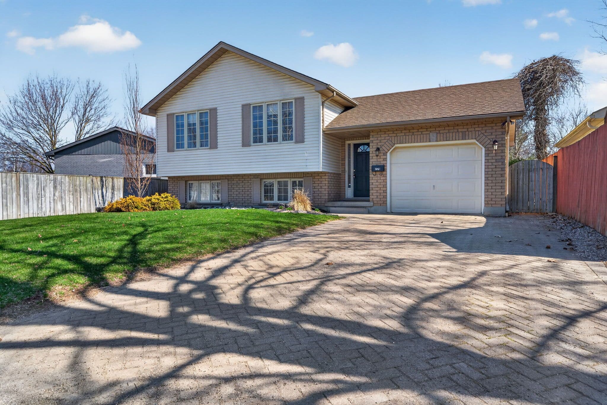 229 Southfield Drive, Strathroy-Caradoc, ON N7G 3V3