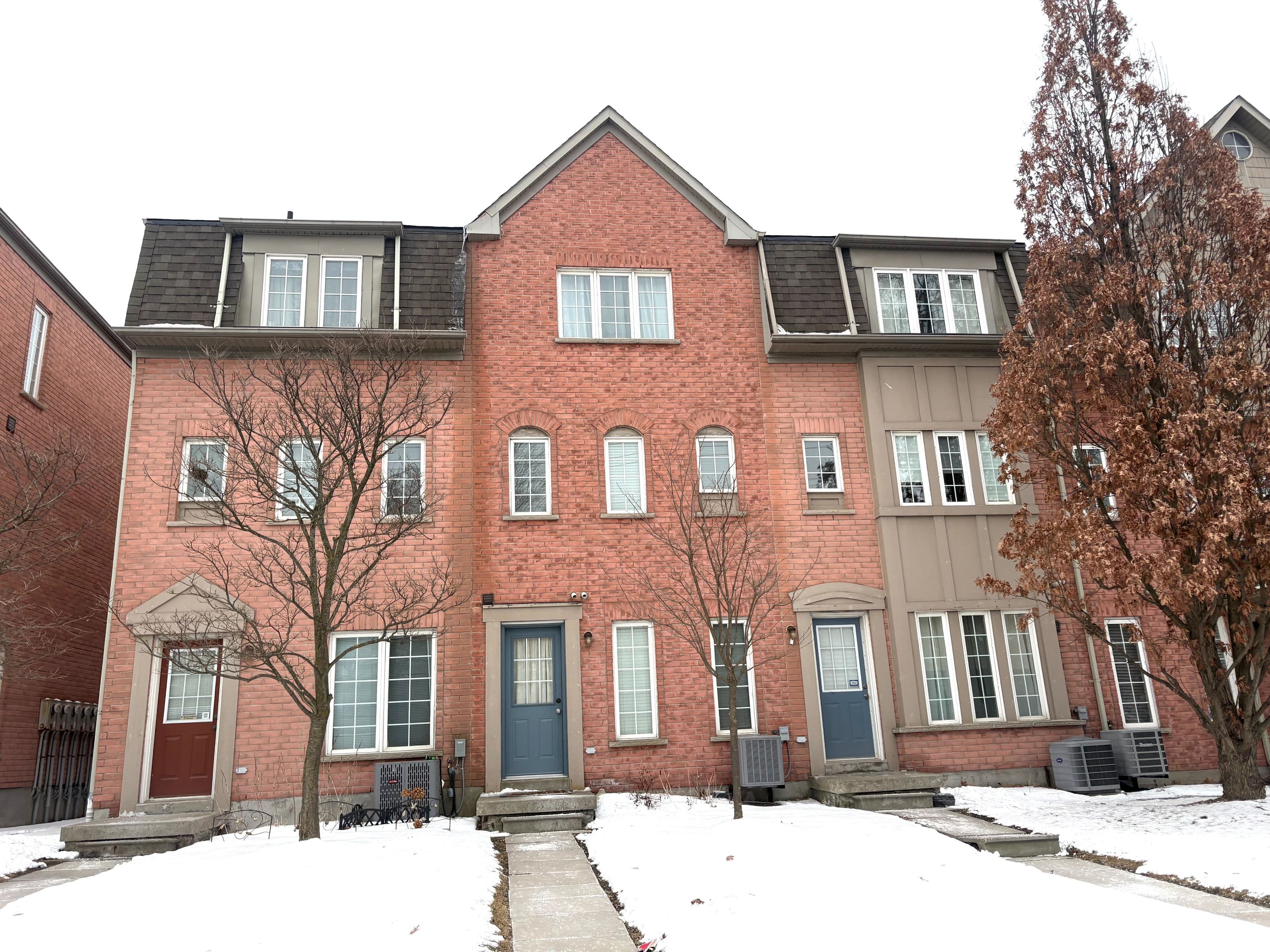 1100 Begley Street 32, Pickering, ON L1W 4B3