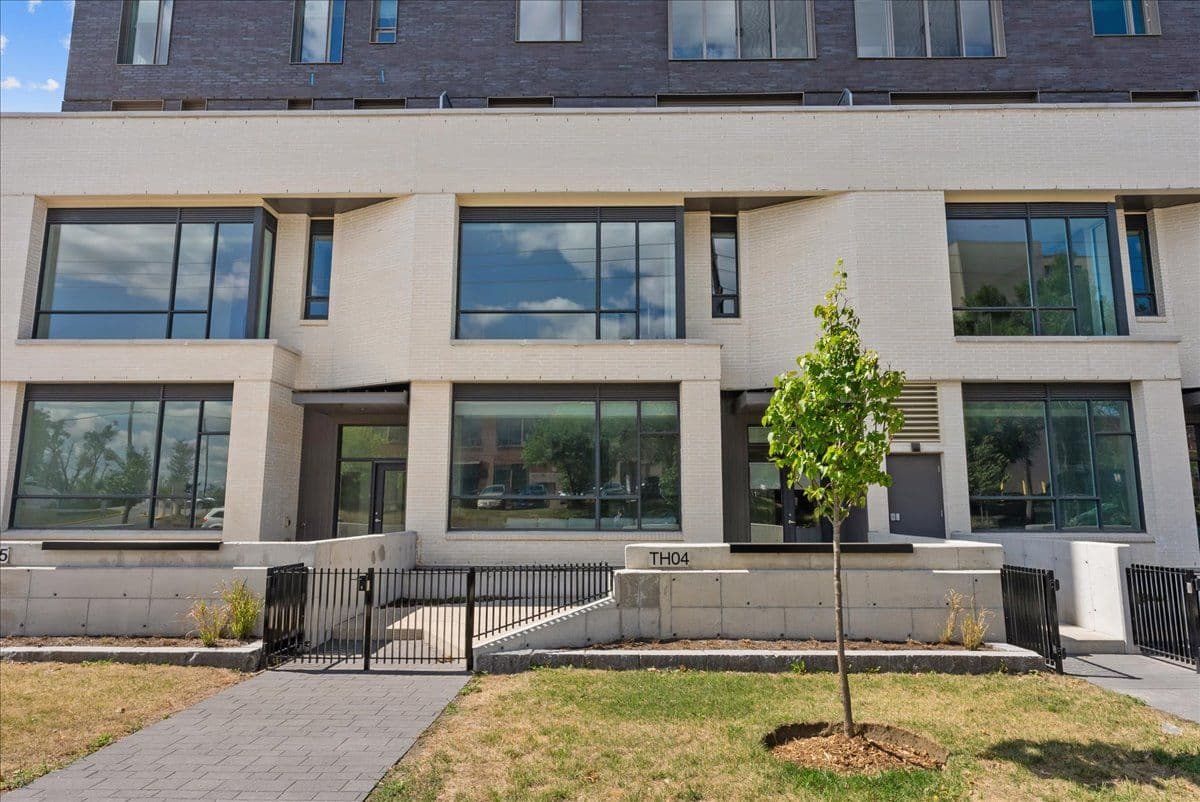 195 Hunter Street E TH-04, Peterborough, ON K9H 1G9