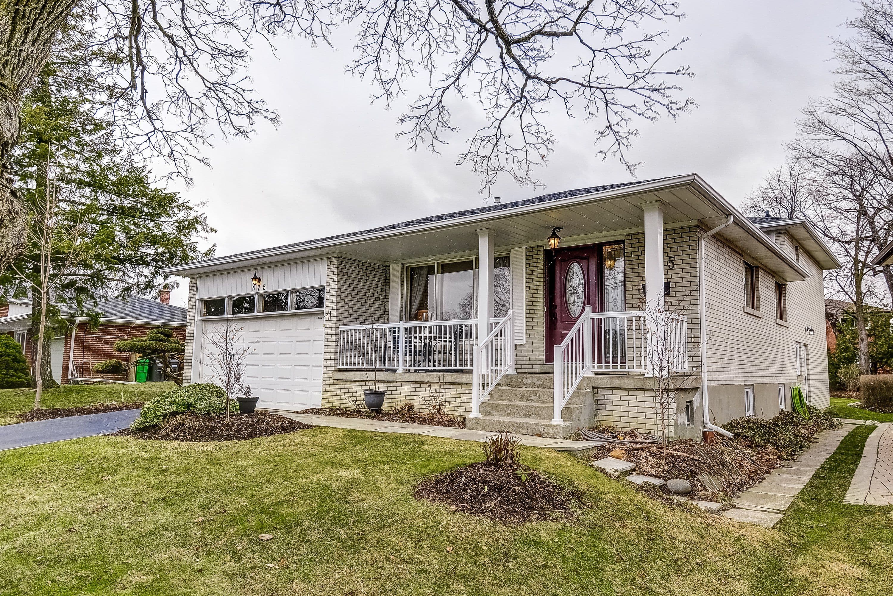 575 Eversley Drive, Mississauga, ON L5A 2E1