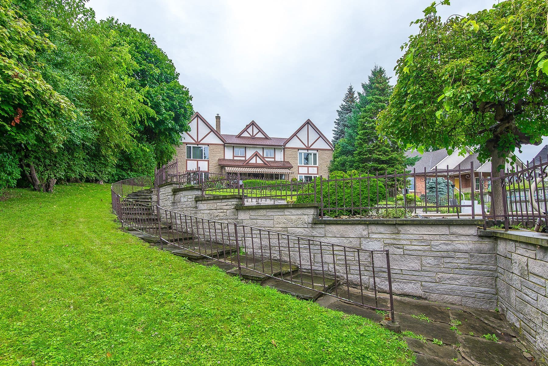 140 LAKESHORE Road, Fort Erie, ON L2A 1B2