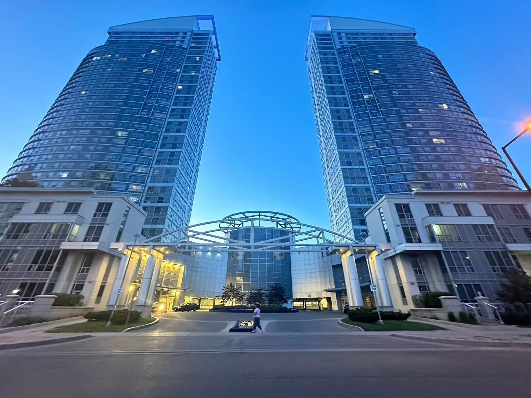 38 Lee Centre Drive 2912, Toronto E09, ON M1H 3J7