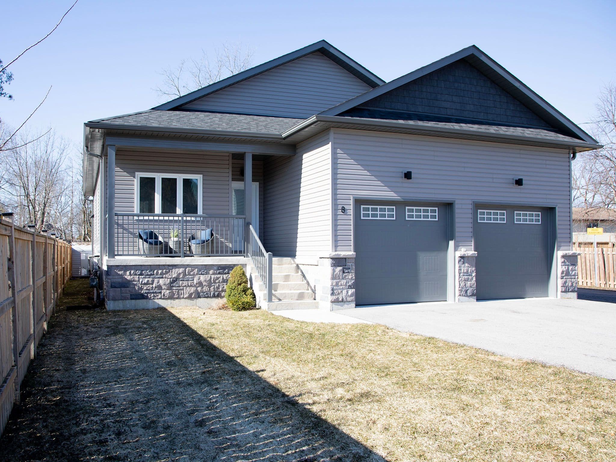 8 Georgina Street, Georgina, ON L0E 1R0