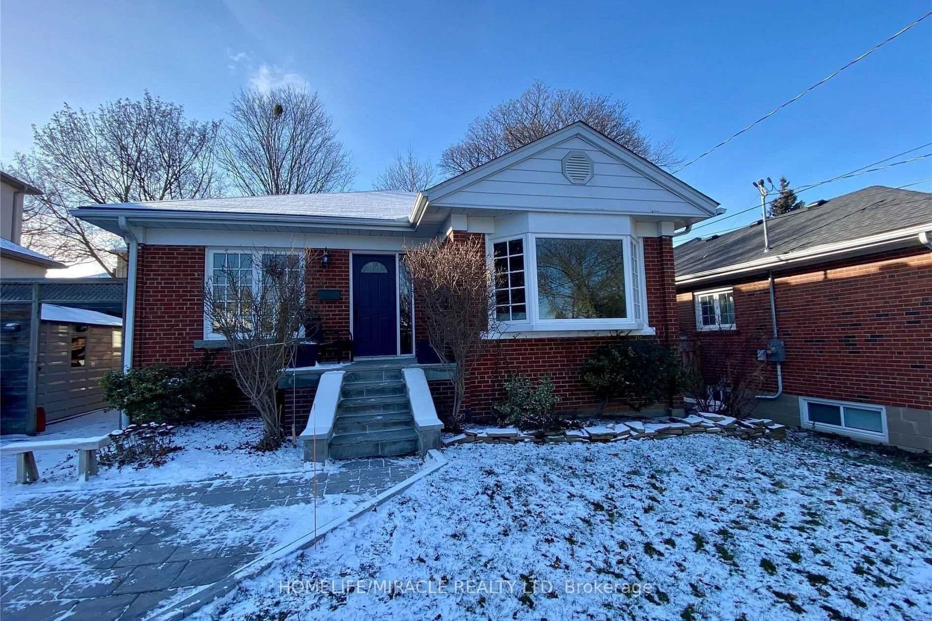 18 Shadowbrook Drive, Toronto W08, ON M9B 5K9