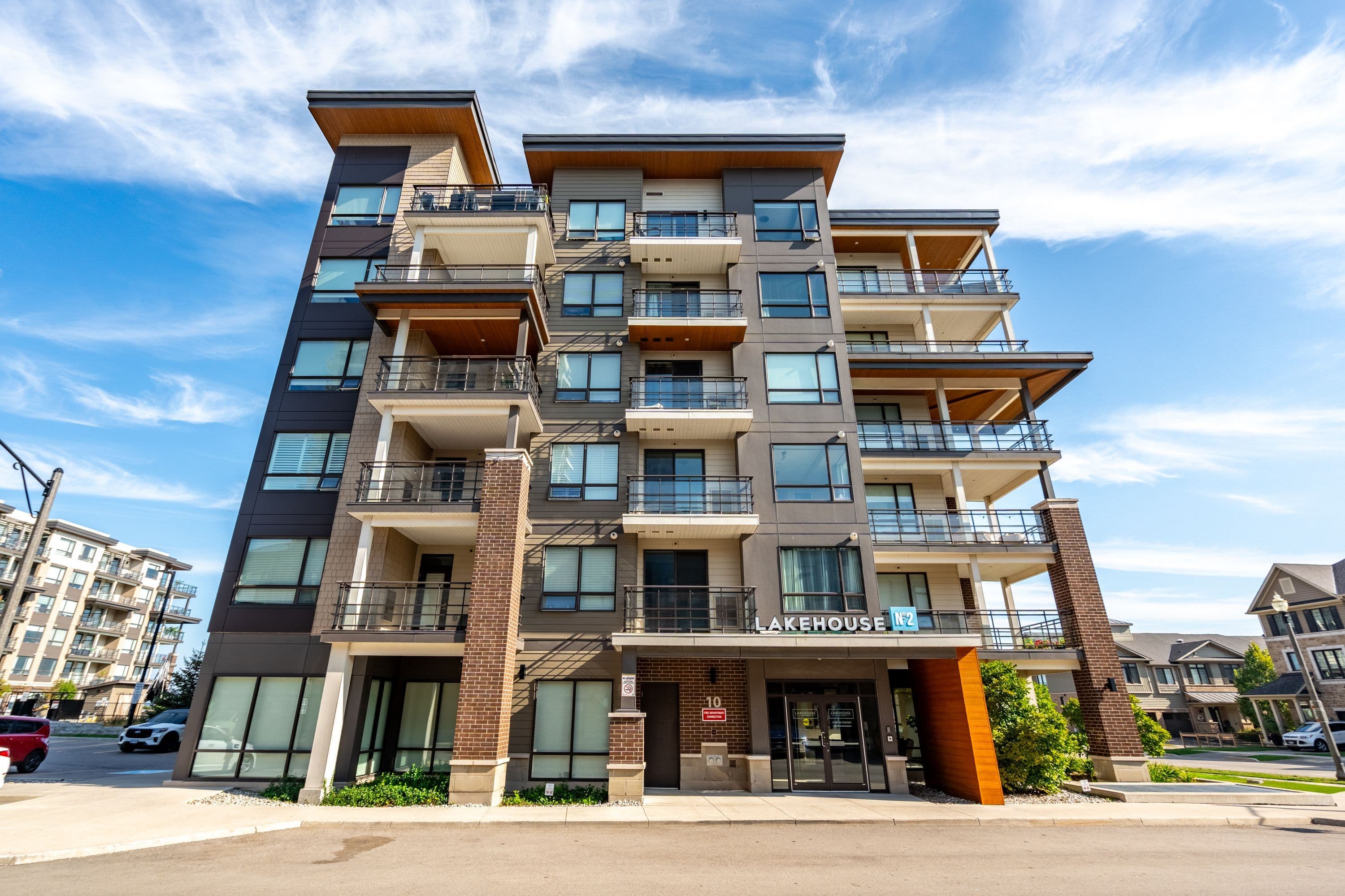 10 Esplanade Lane 310, Grimsby, ON L3M 0H1