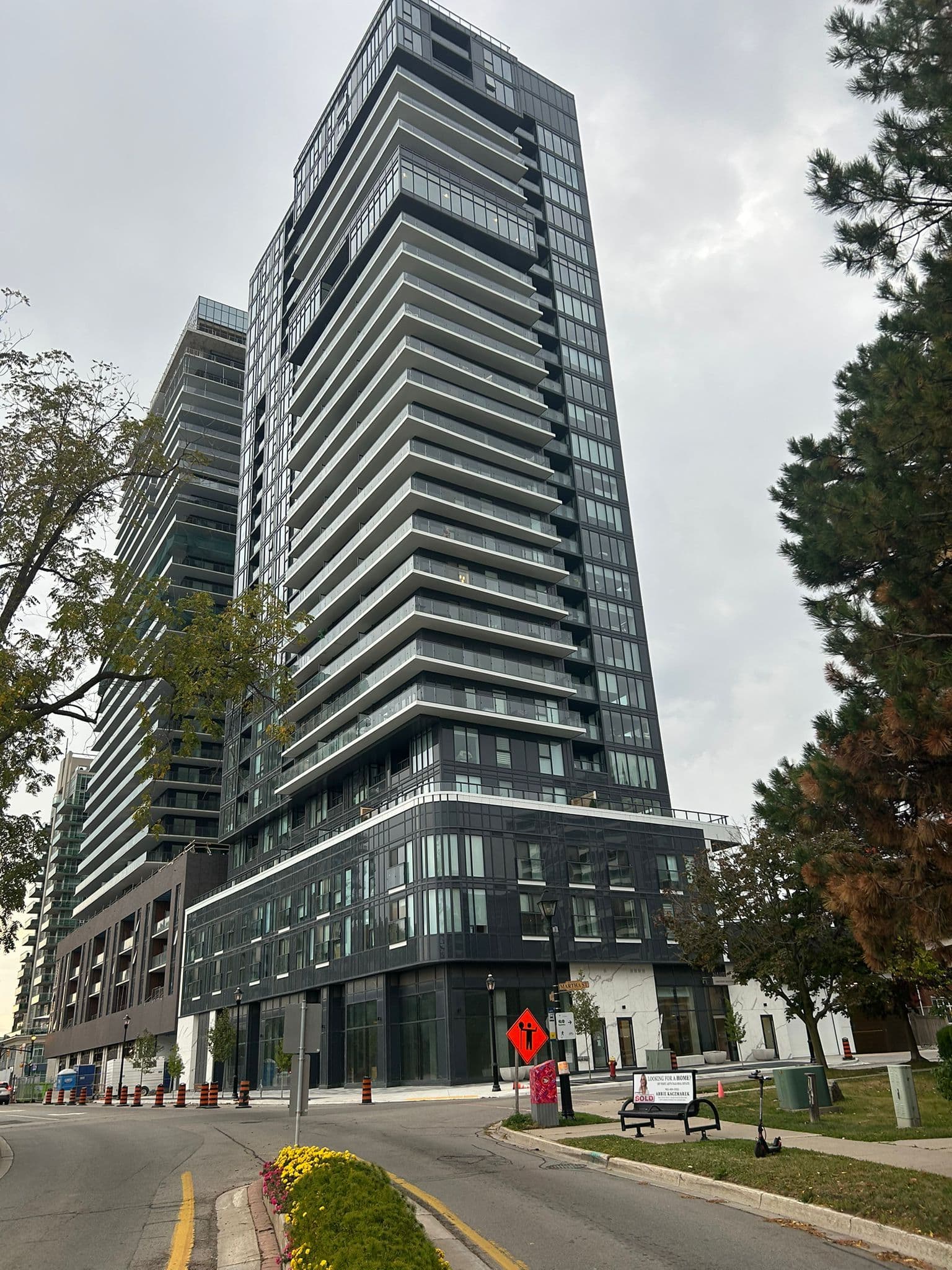 370 Martha Street 1902, Burlington, ON L7R 0G9